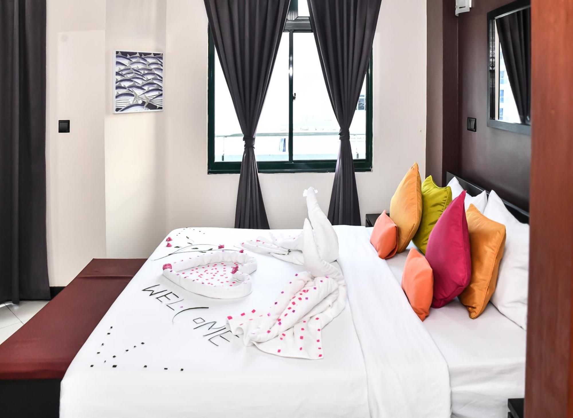 Deluxe Room Return Airport Transfer on Food & Beverage