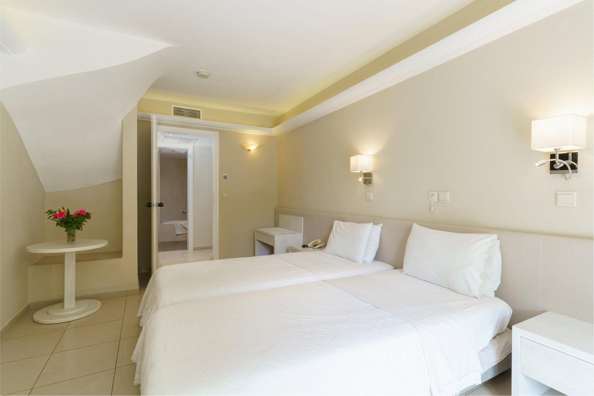 Suite Familiale en Duplex - Vue sur Rue