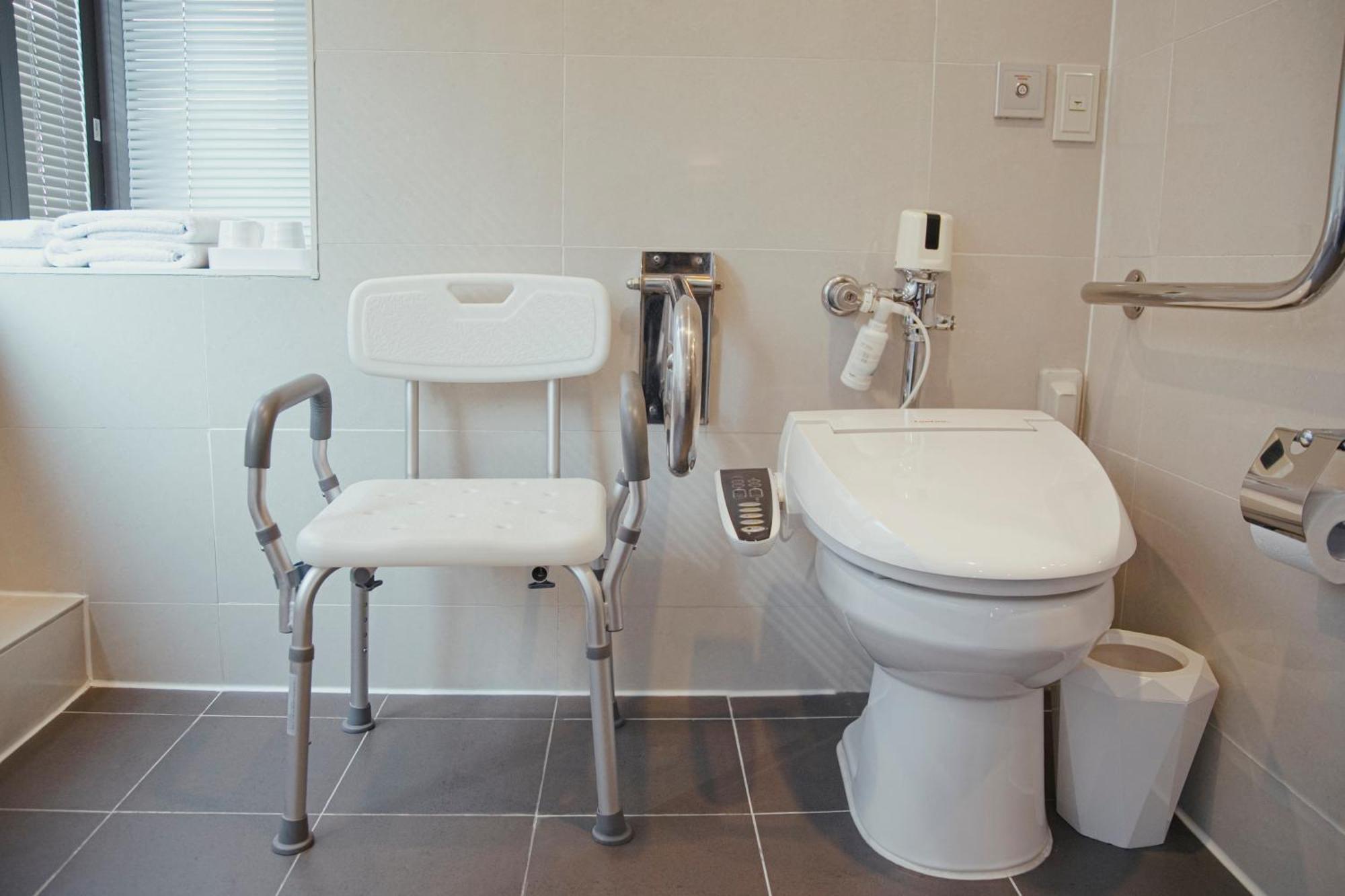 Habitación adaptada para personas con movilidad reducida - Cama grande