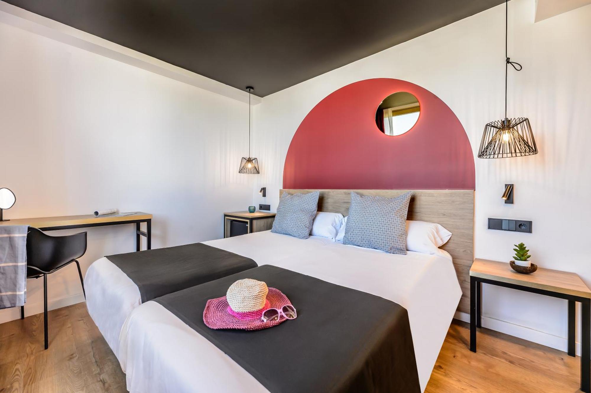 Quarto Econômico com 2 Camas de Solteiro
