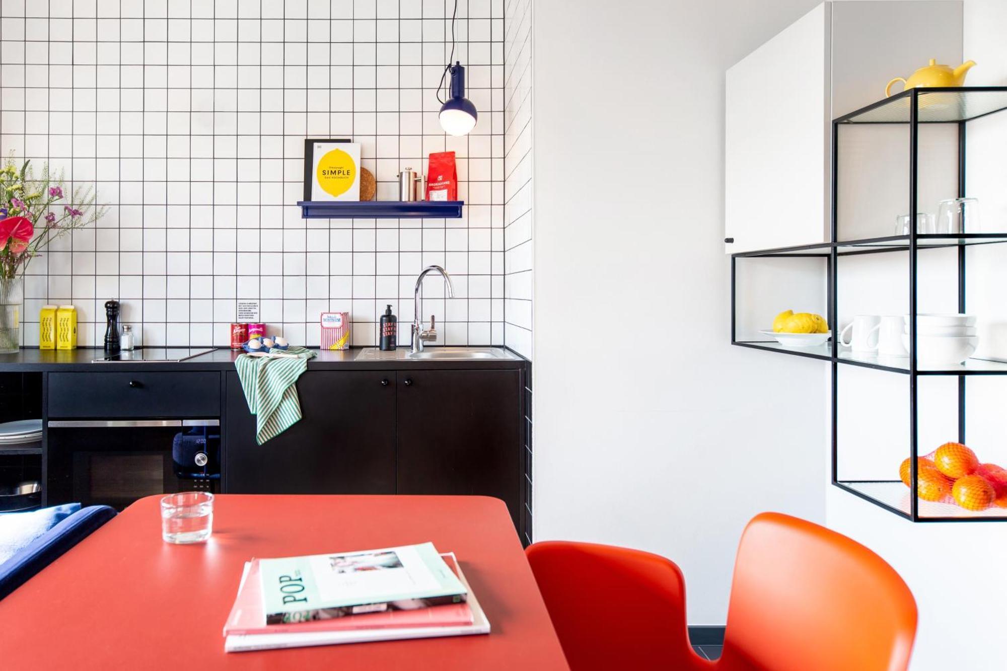 Design Apartment with Queen-Size-Bed,1666730735:JPEG
