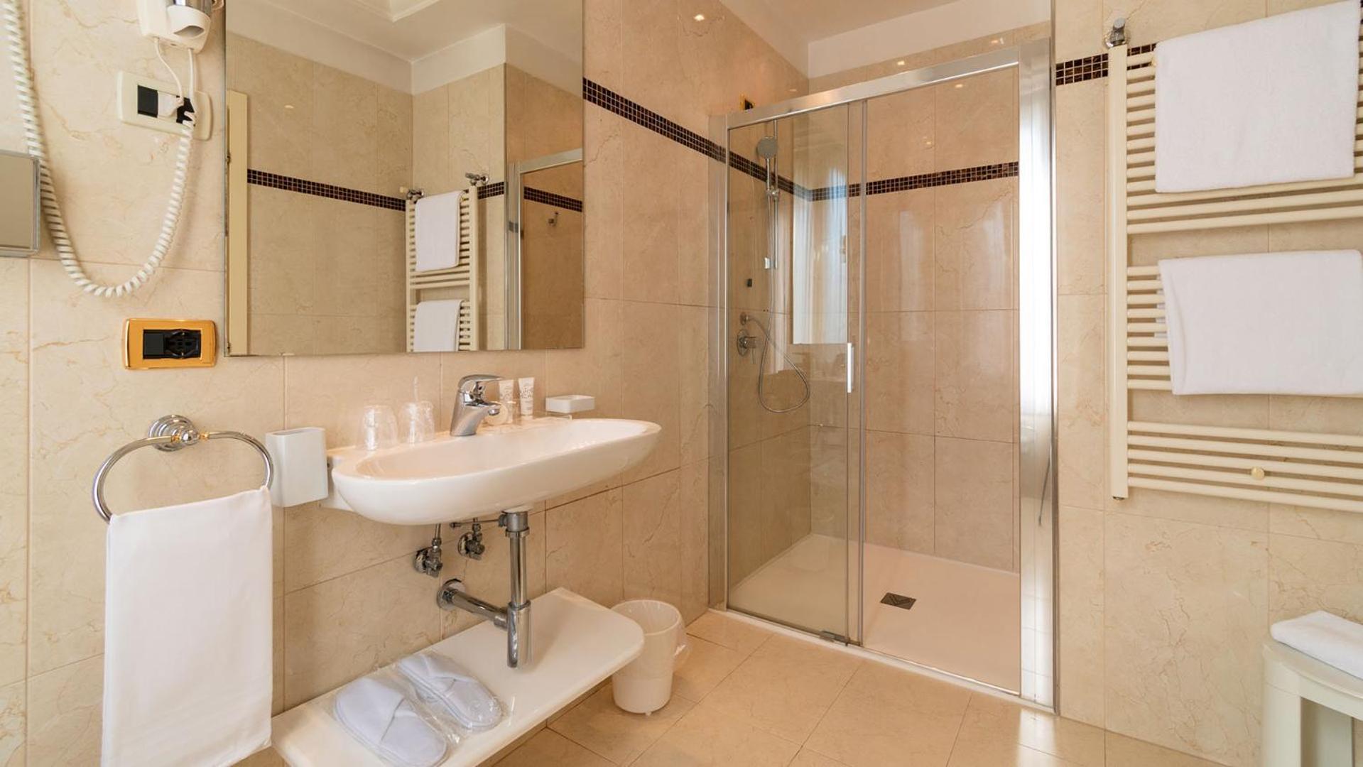 Classic Double or Twin Room with Canal View