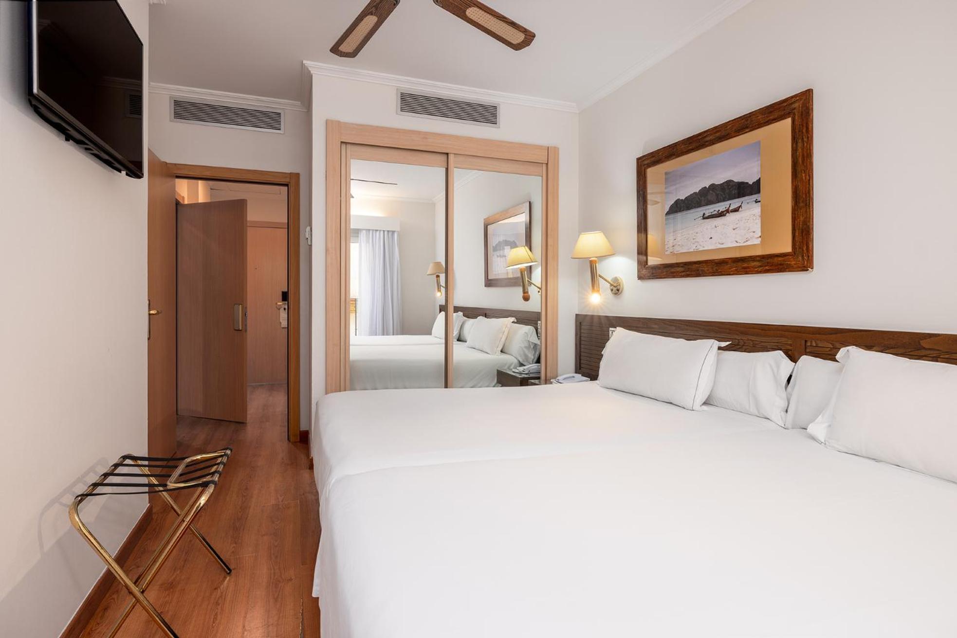 Two Connecting Double Rooms (3 Adults + 1 Child),1668047188:JPEG