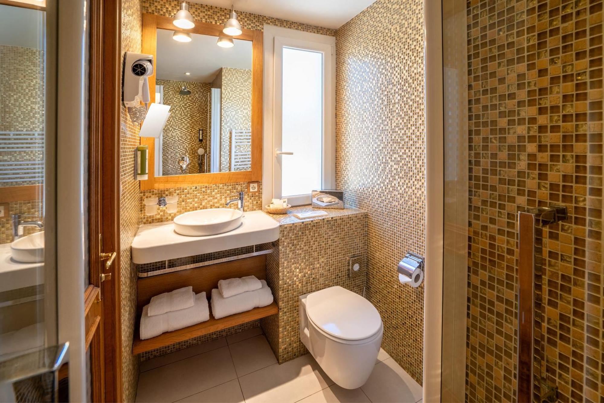 Classic Kamer met Queensize Bed en Uitzicht