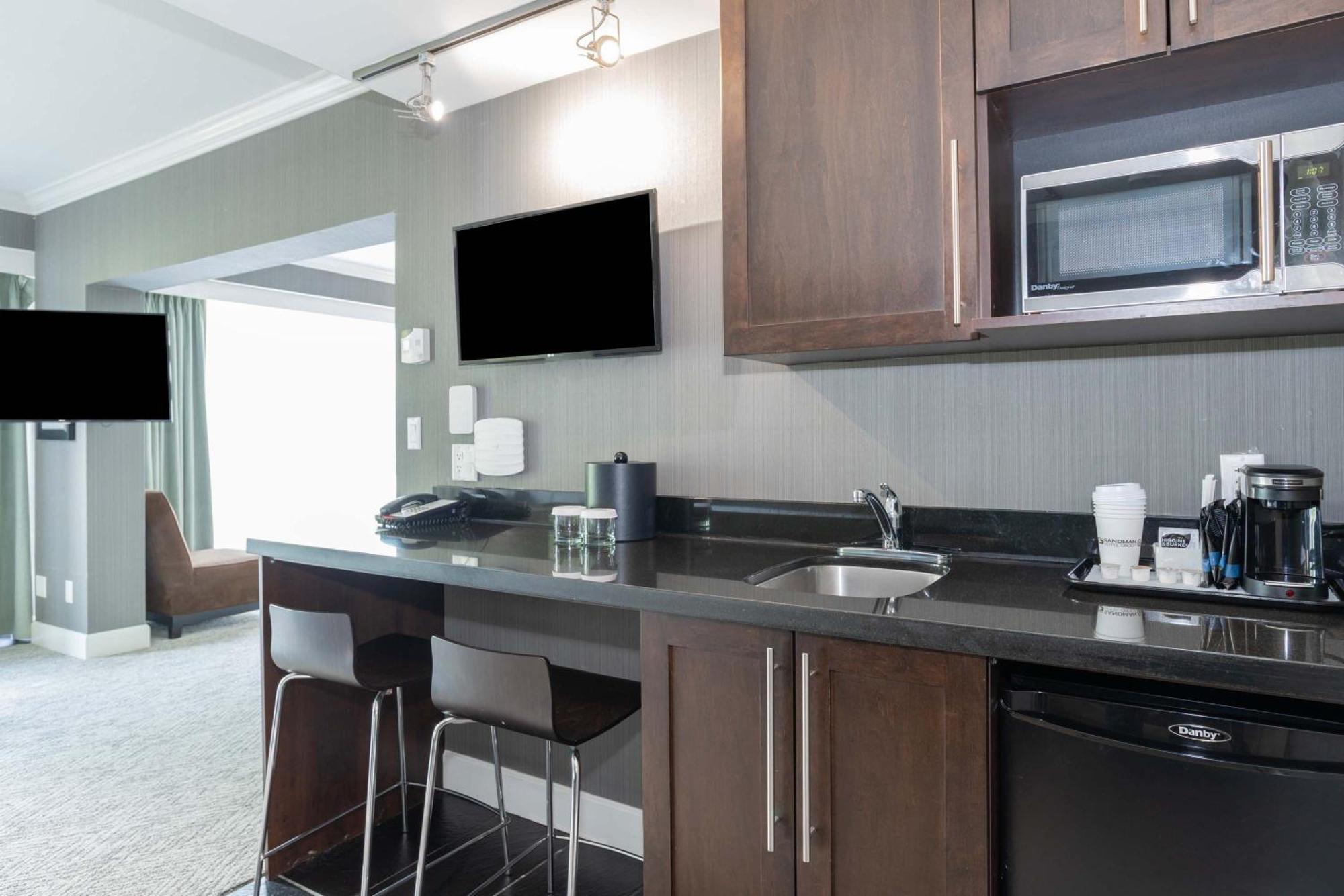 Studio Suite, 1 King Bed, Single Bed, Sofa Bed, Kitchenette