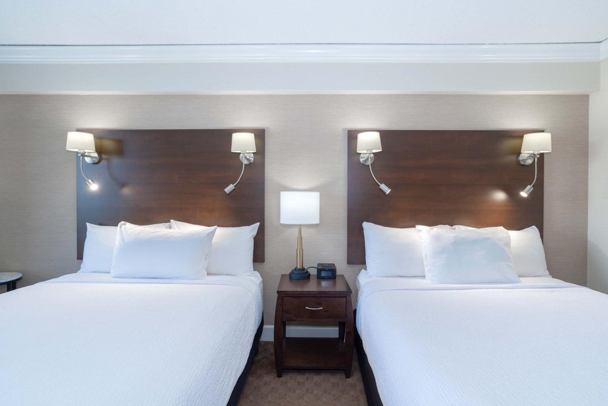 Deluxe Room, 2 Queen Beds, View, Columbia Tower