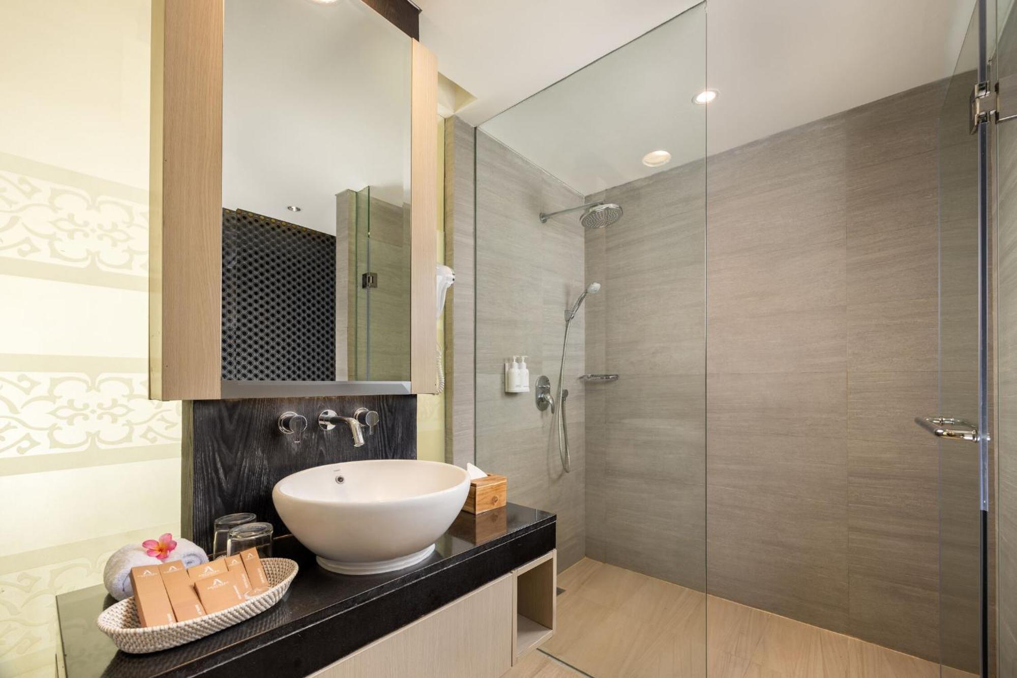 Habitación Grand Deluxe con vistas a la piscina