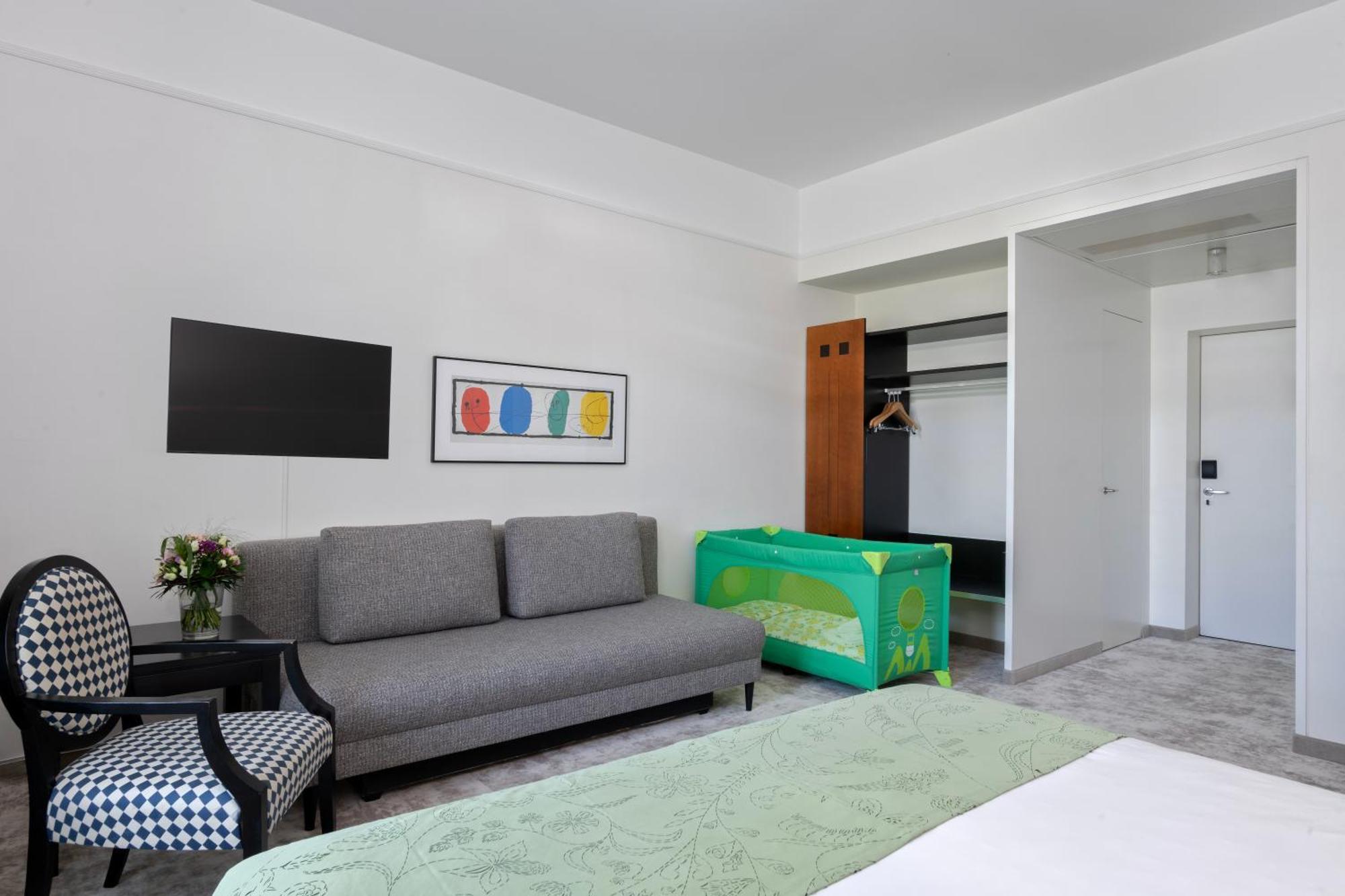 Triple Room,1678634898:JPEG