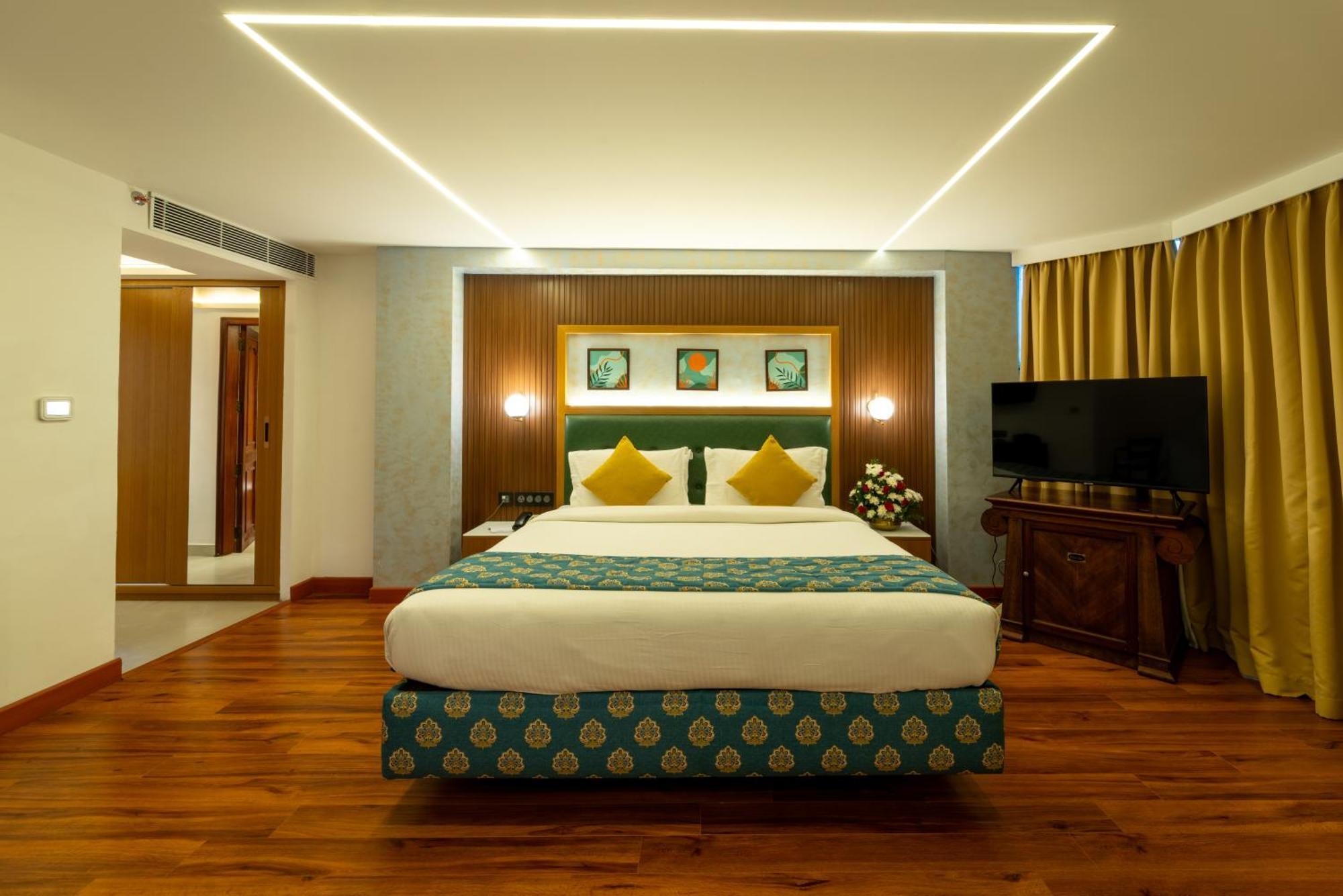 Deluxe Double or Twin Room with City View