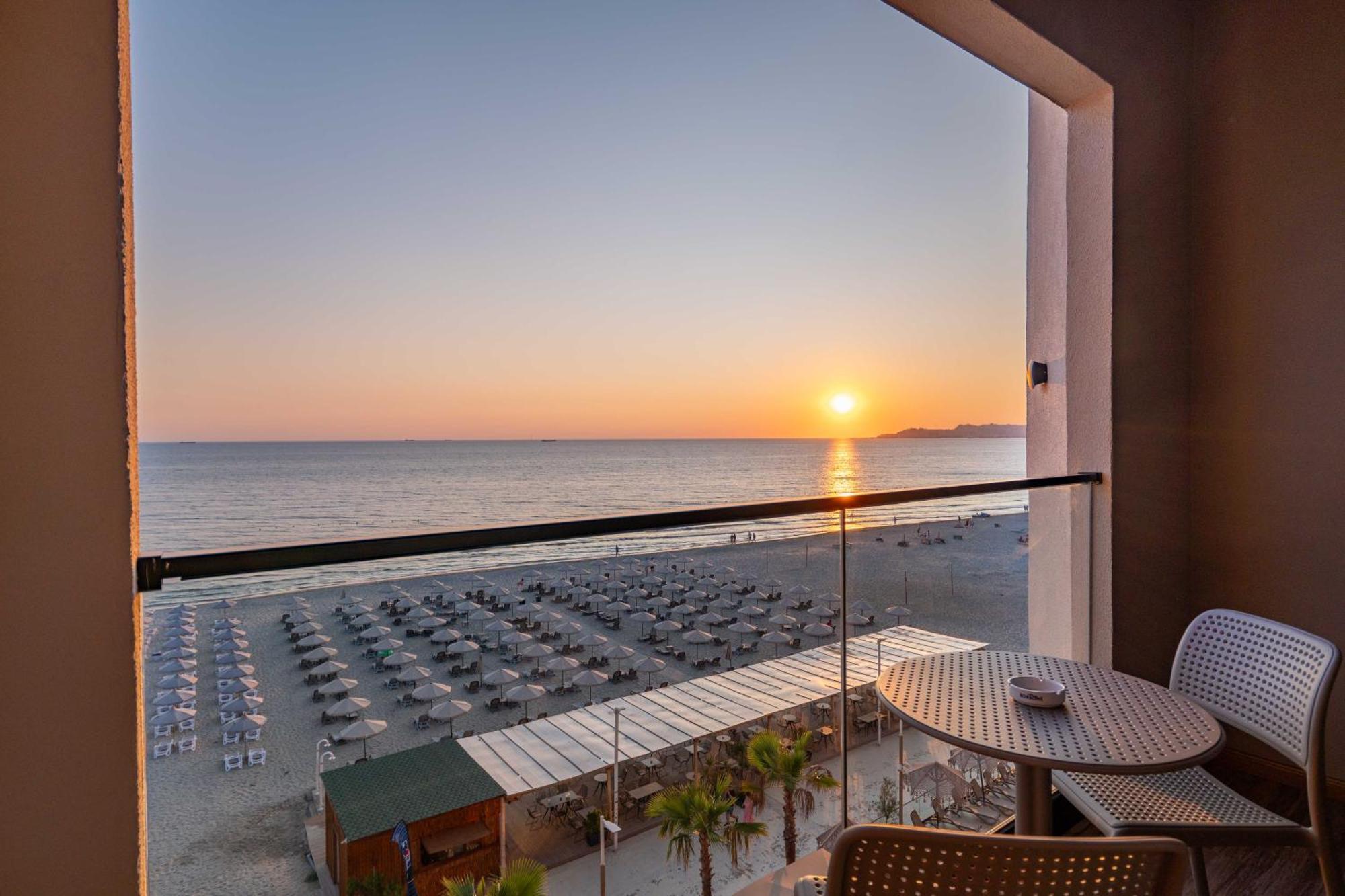 Deluxe Double Room with Sea View,1682503282:JPEG