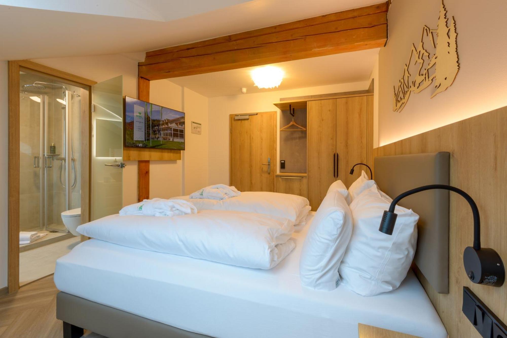 Double Room,1684680649:JPEG