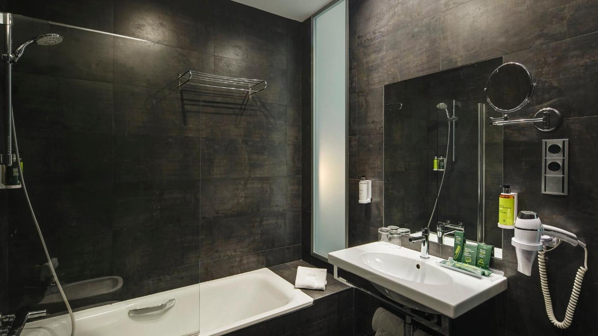 Standard Double or Twin Room,1691990705:JPEG