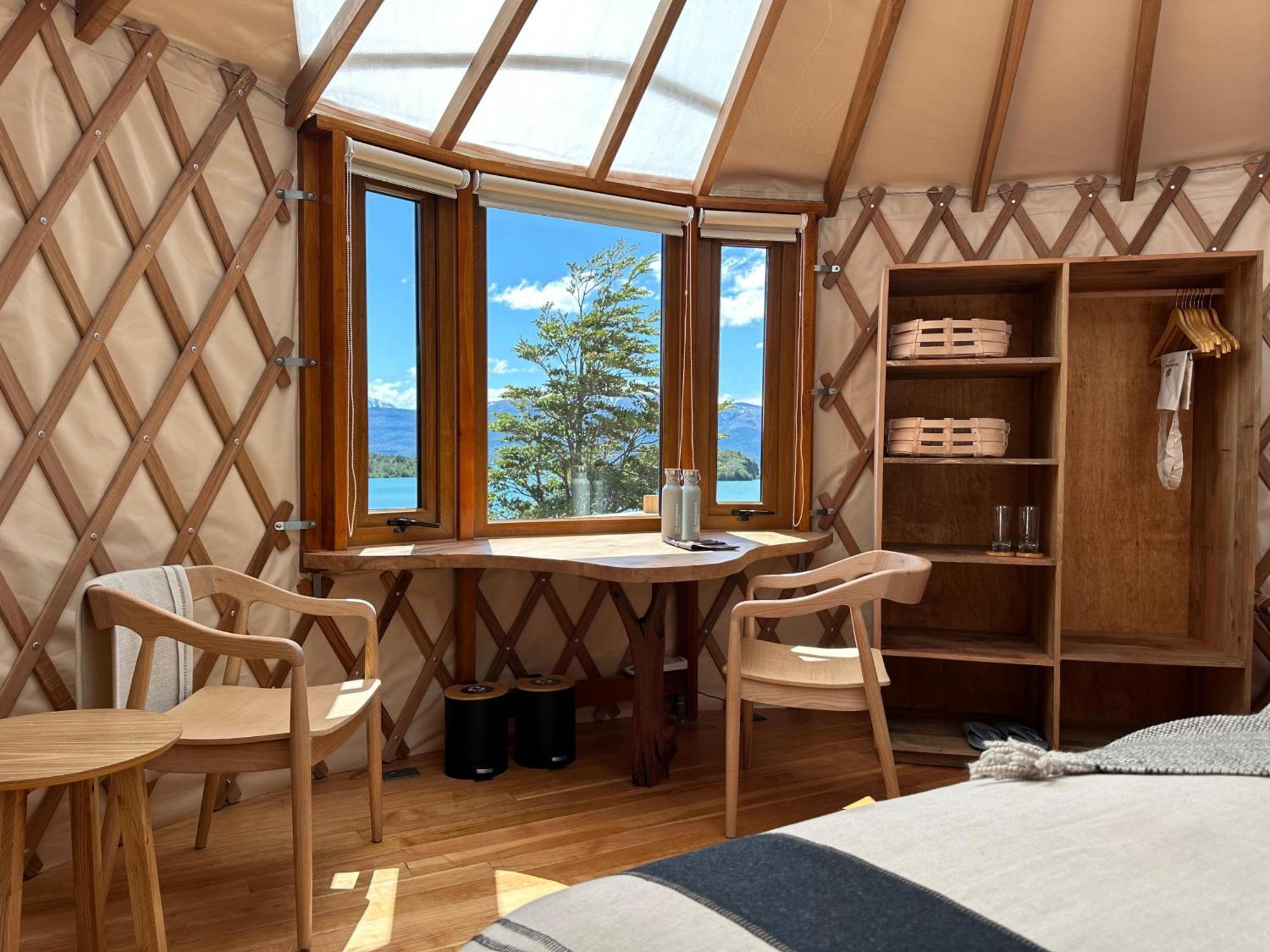 Quarto Deluxe com Cama de Casal ou 2 de Solteiro e Vista do Lago