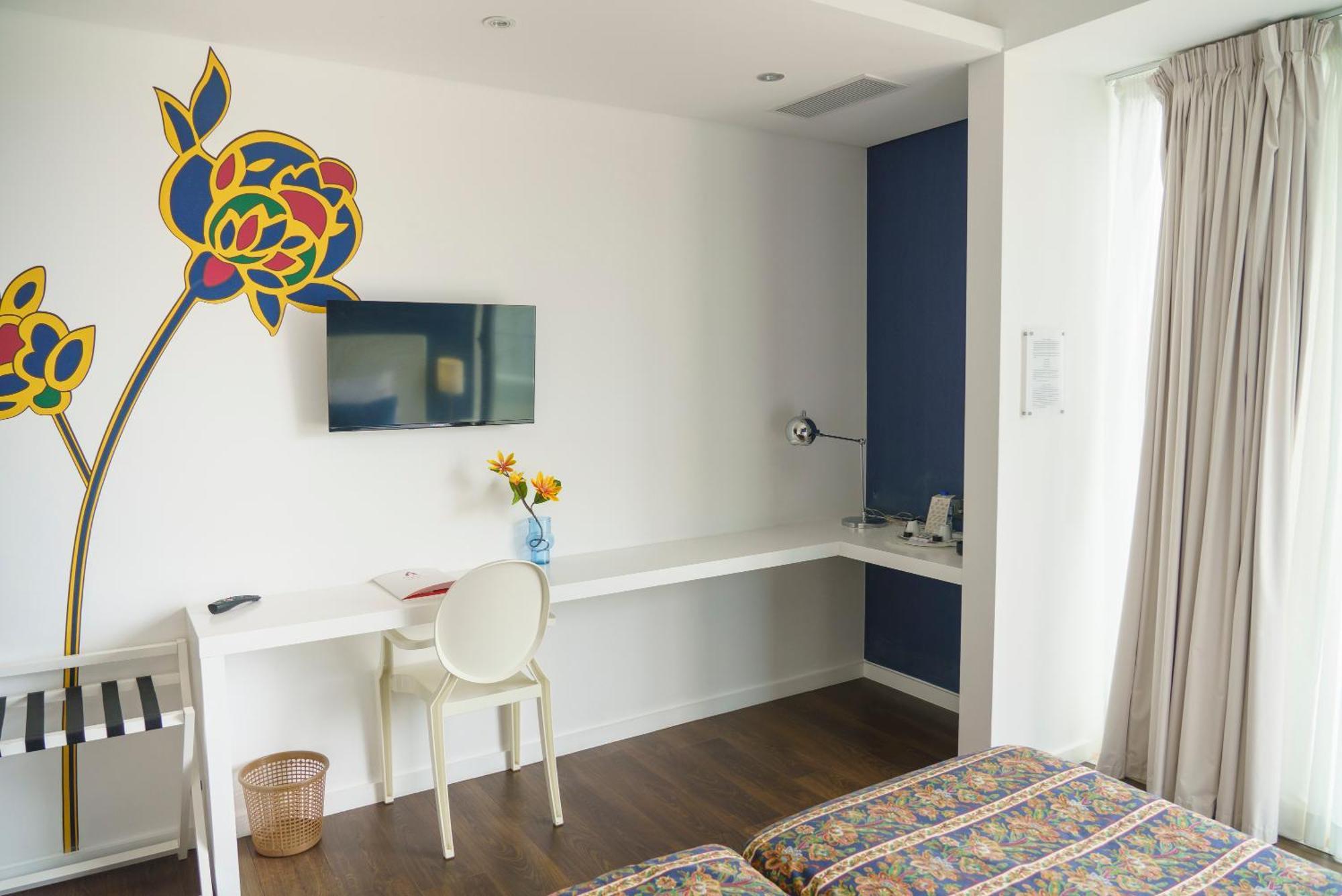 Twin Room,1695326245:JPEG