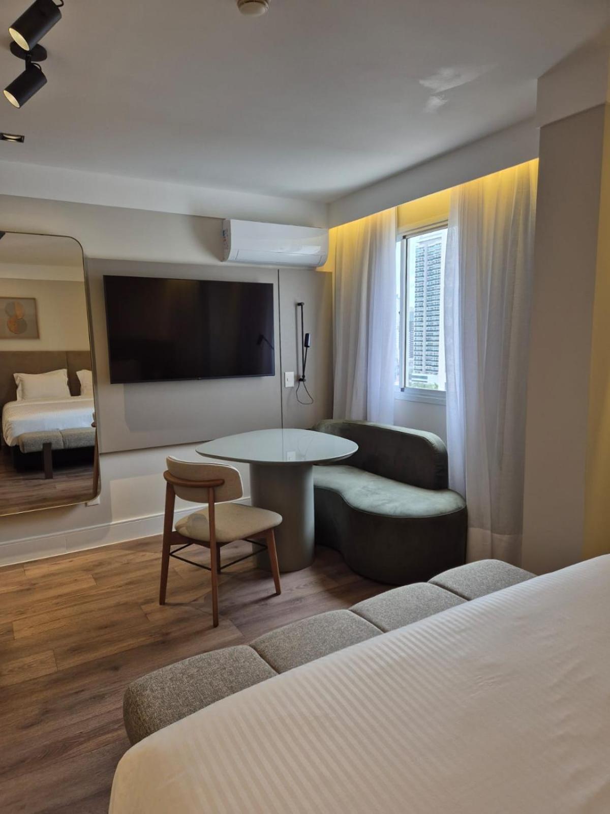 Quarto duplo premium com cama king-size