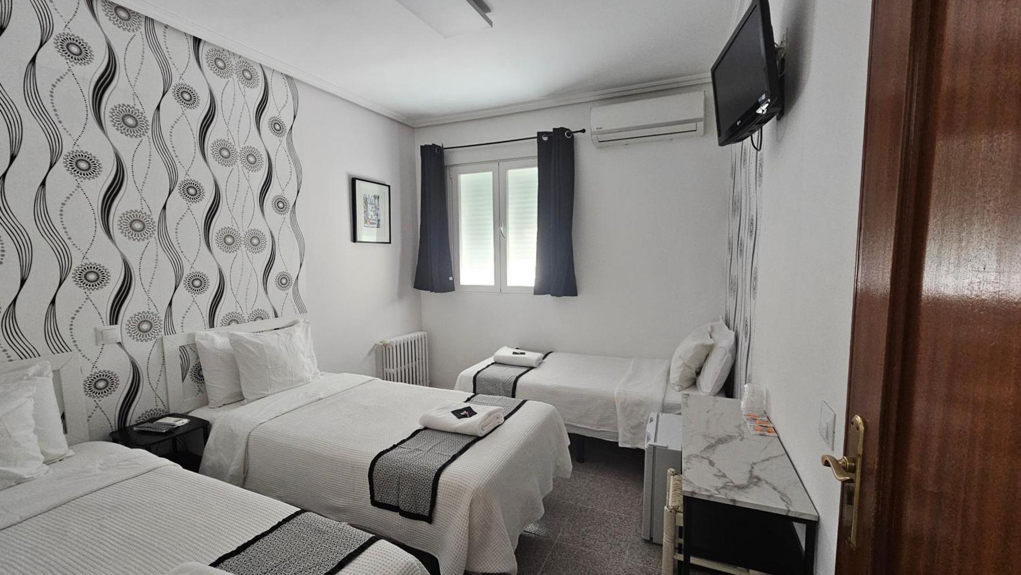 Basic Triple Room