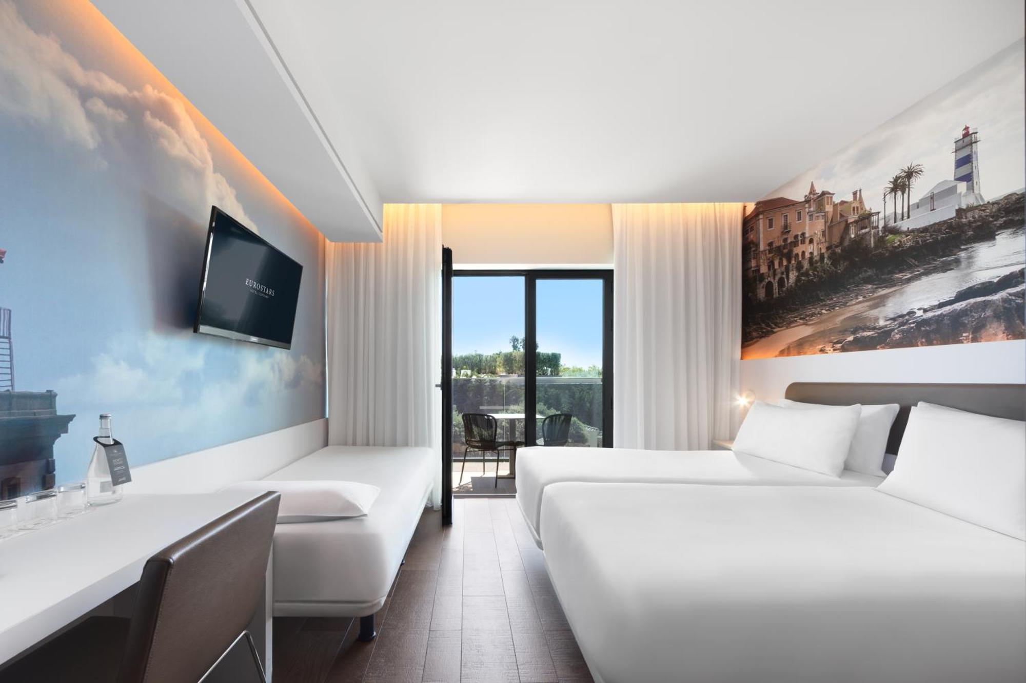 Quarto Triplo com Varanda e Vista Cidade