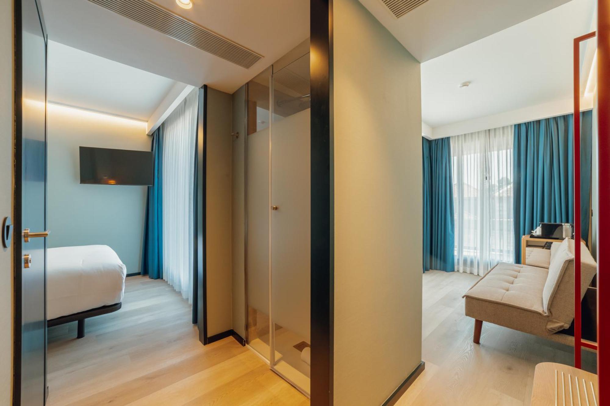 Single Room Balcony