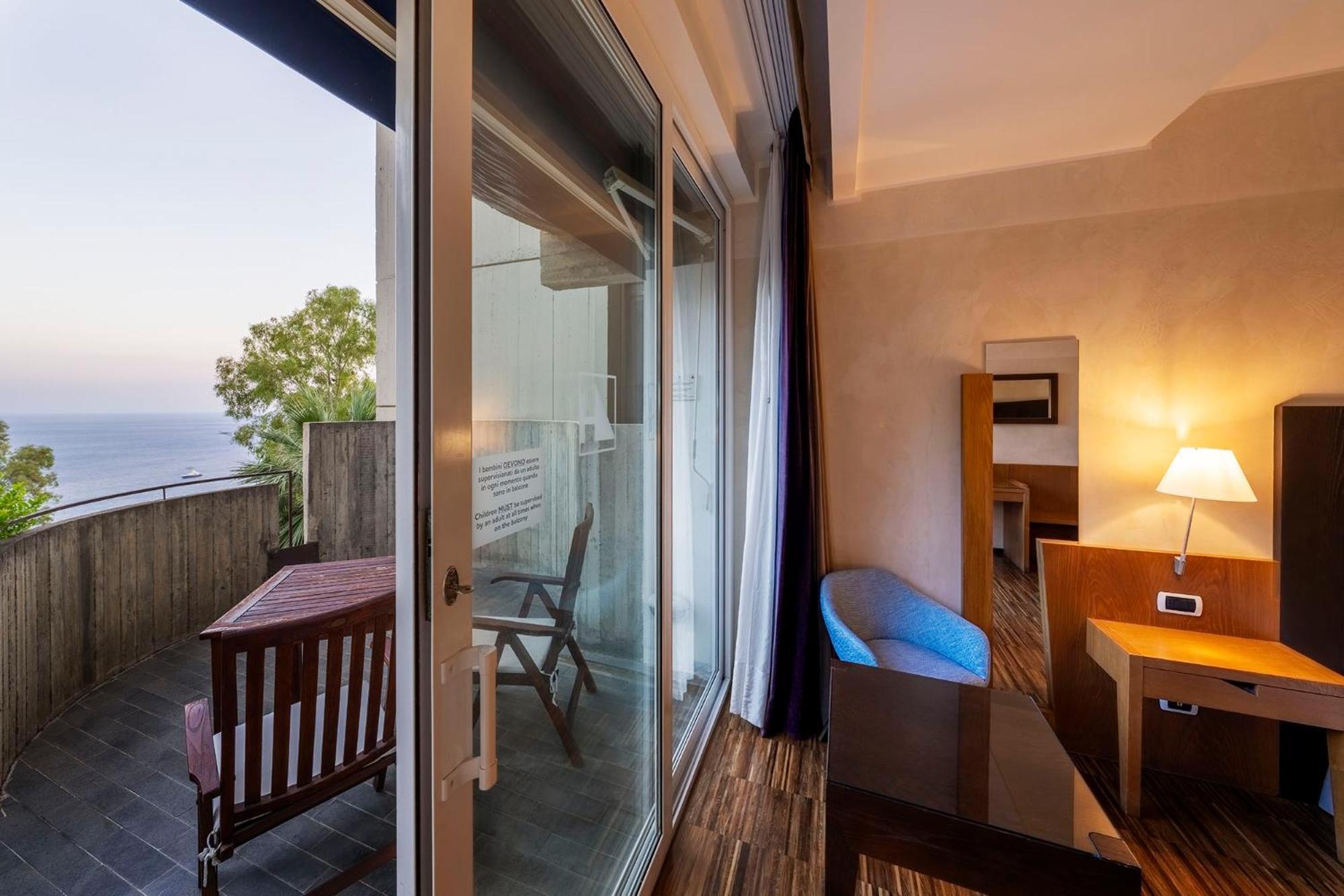 Double or Twin Room with Balcony and Sea View and Extra Bed