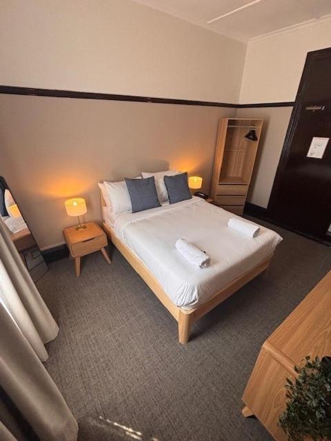 Double Room Ensuite Bathroom,1706846022:JPEG