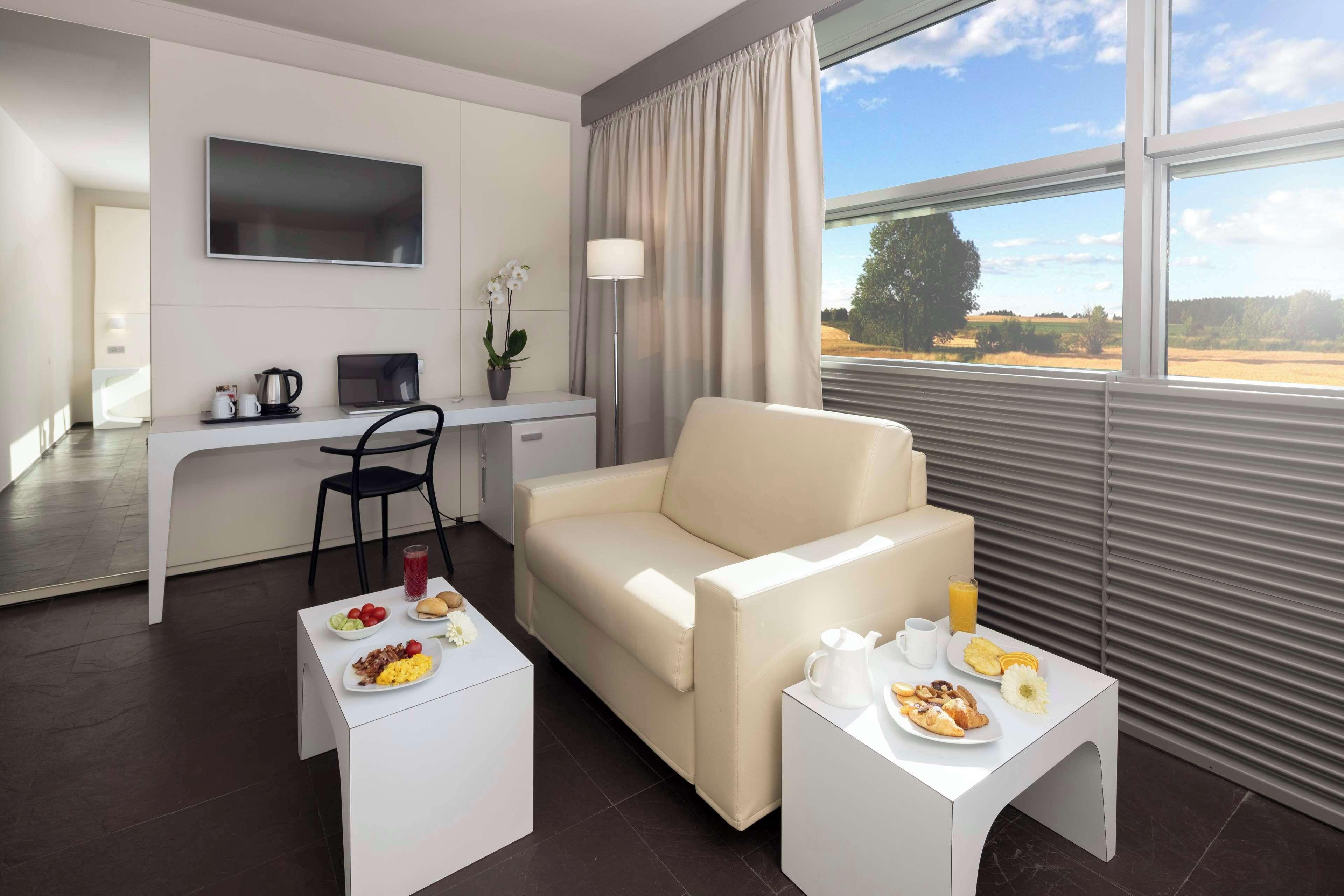 Standard Queen Room Single Bed Non-Smoking