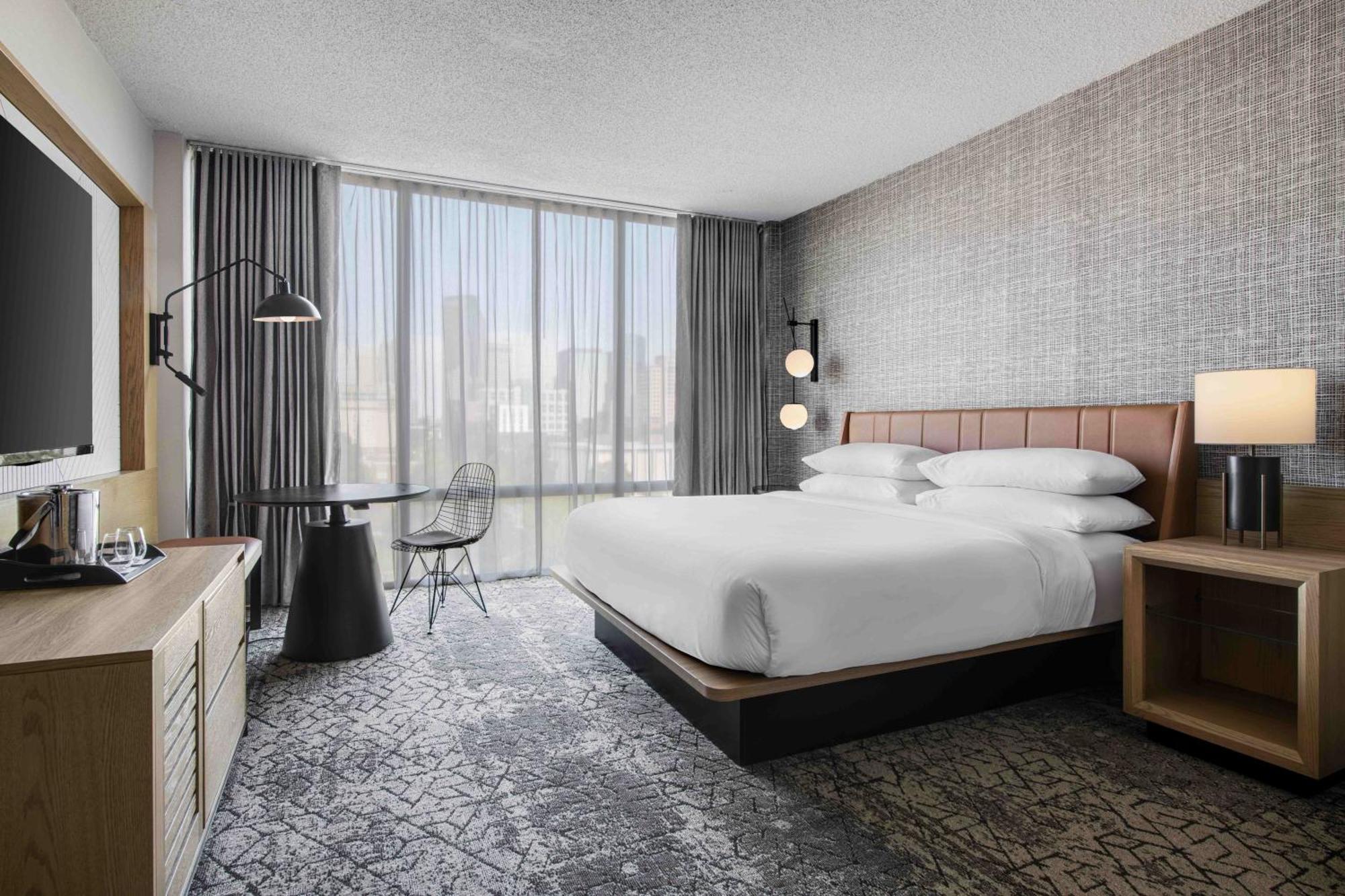 Club level Guest room 1 King,1716997734:JPEG