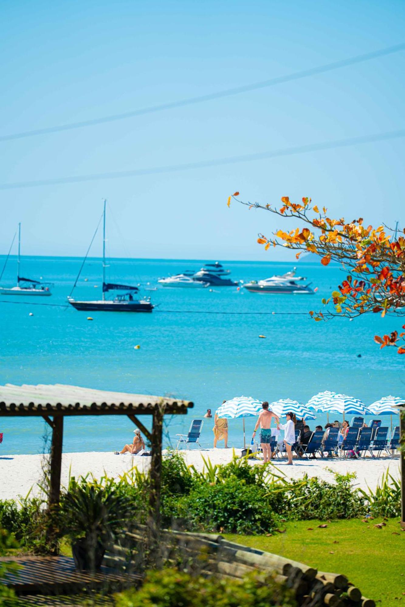 Apartment with Side Sea View