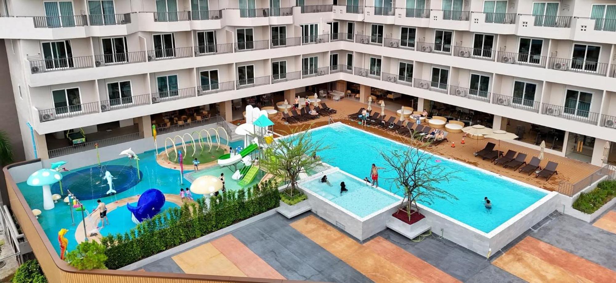 Deluxe Twin Room Pool View