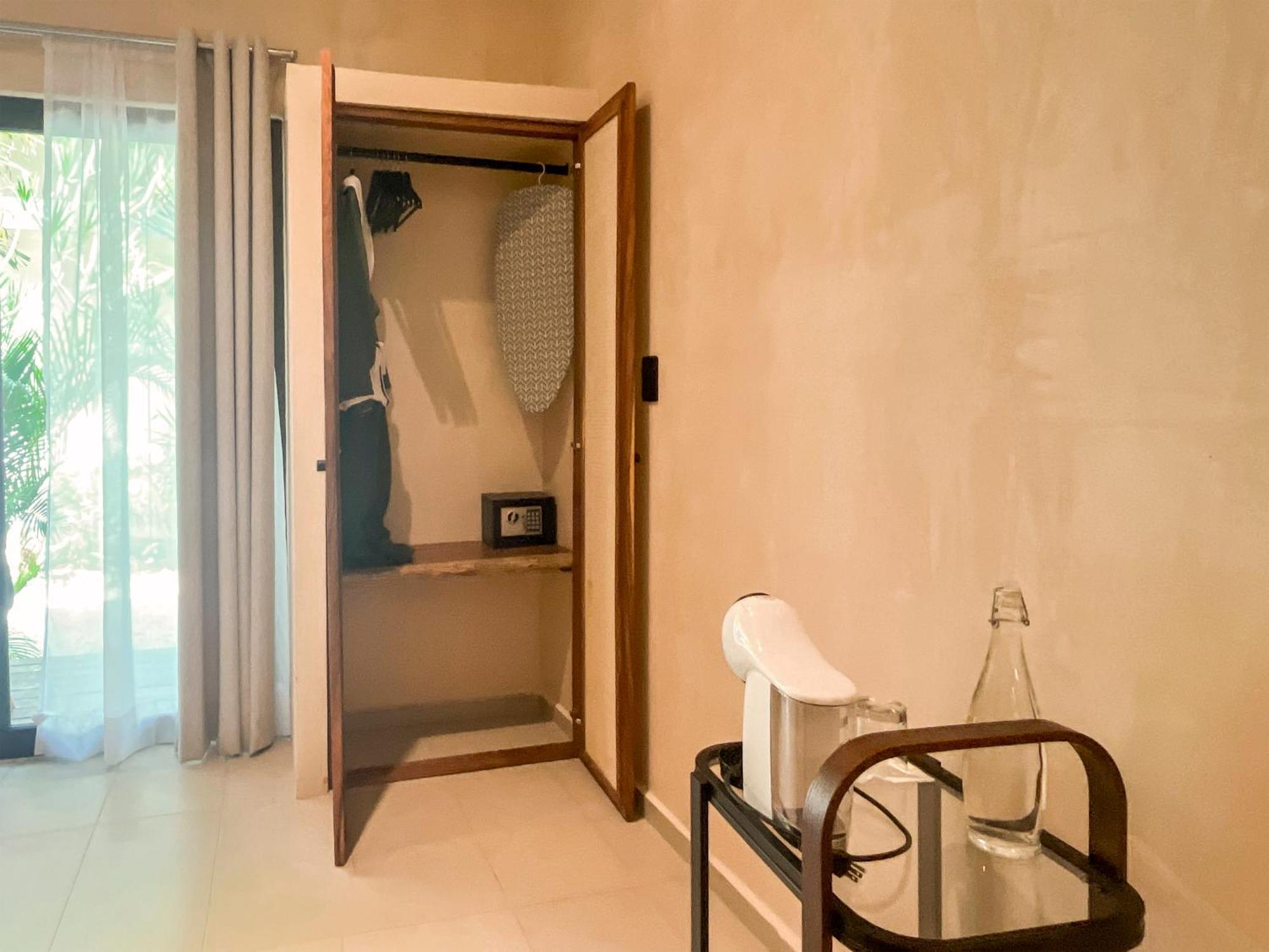 Deluxe Room,1723032987:JPEG