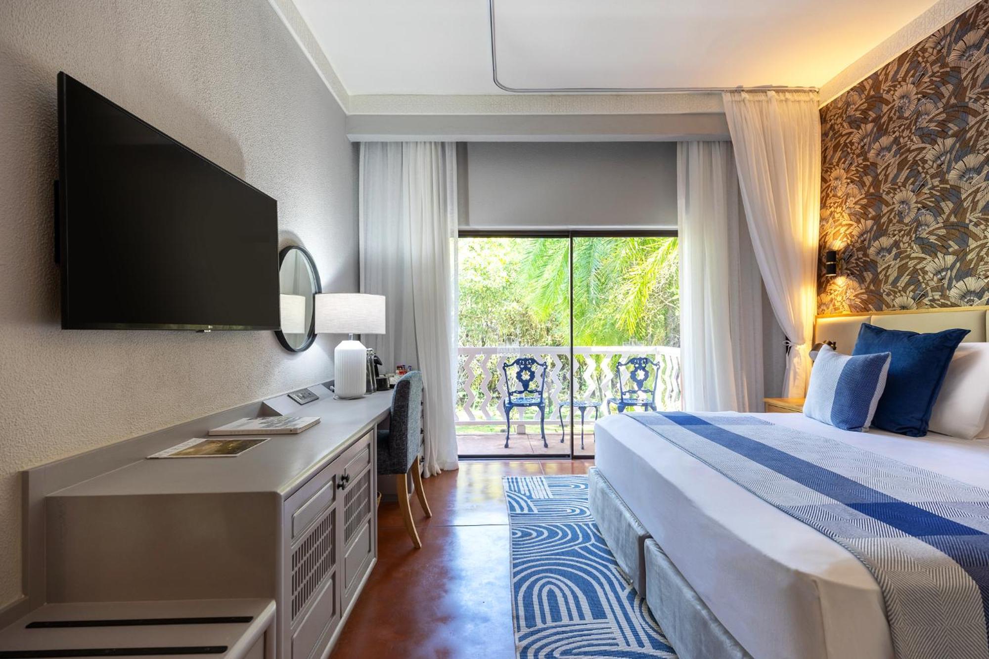 Superior Lagoon View Room