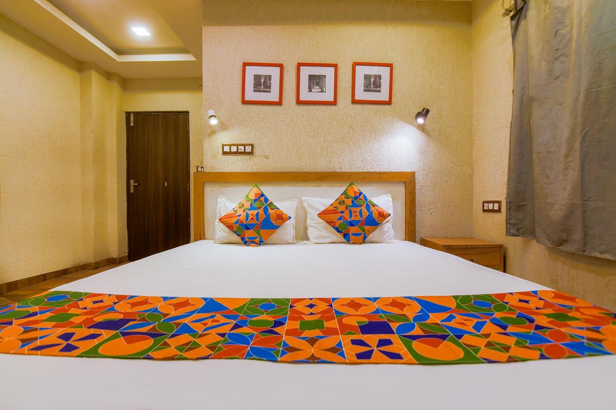 Deluxe Room,1743348647:JPEG