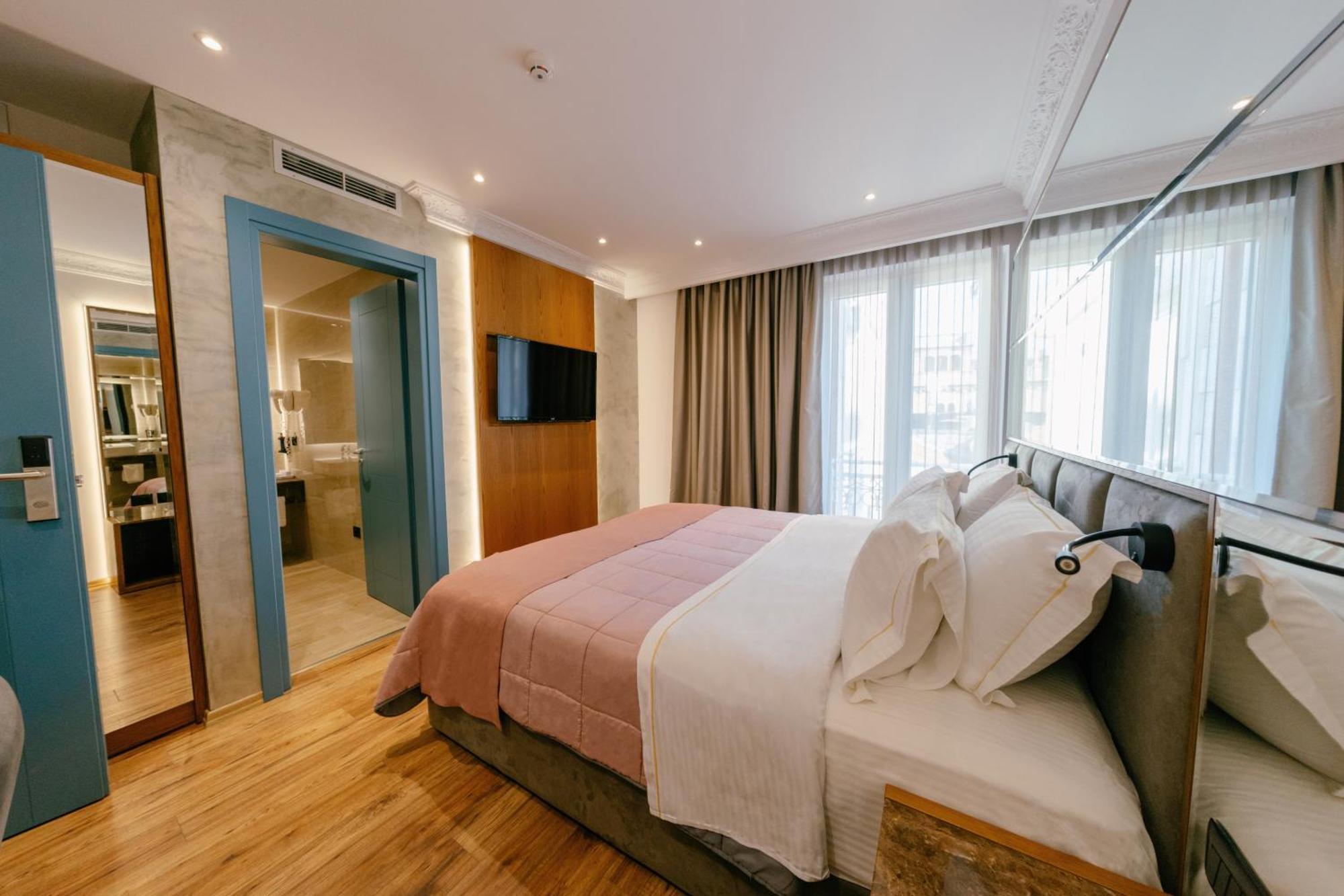 Standard Queen Room