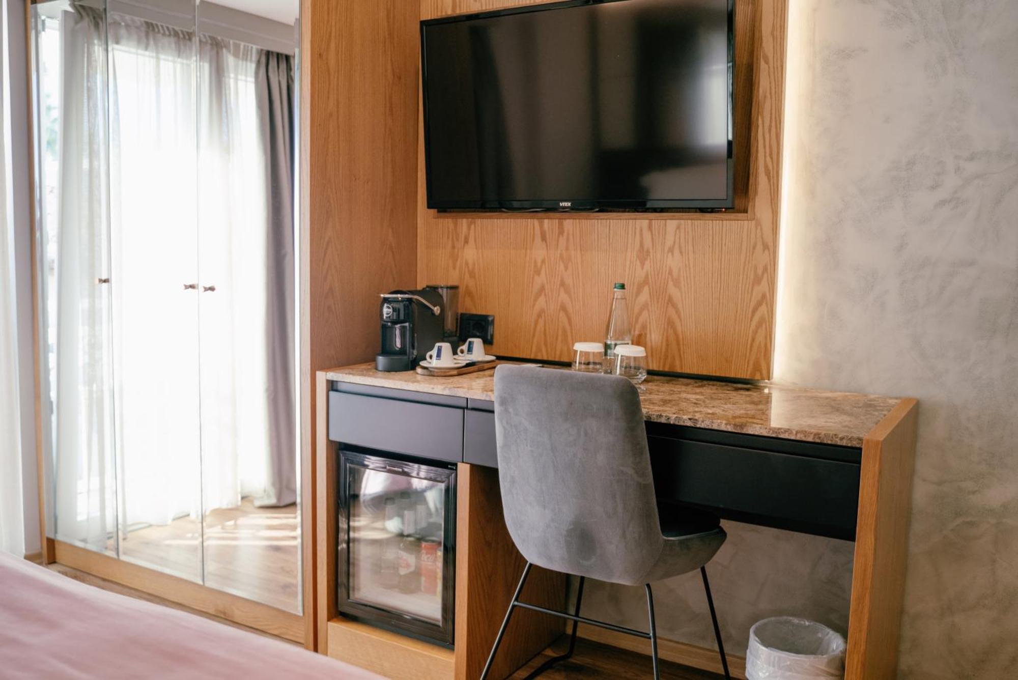 Standard Queen Room