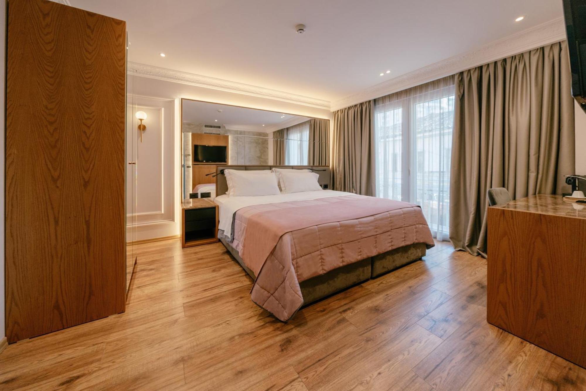 Standard Queen Room