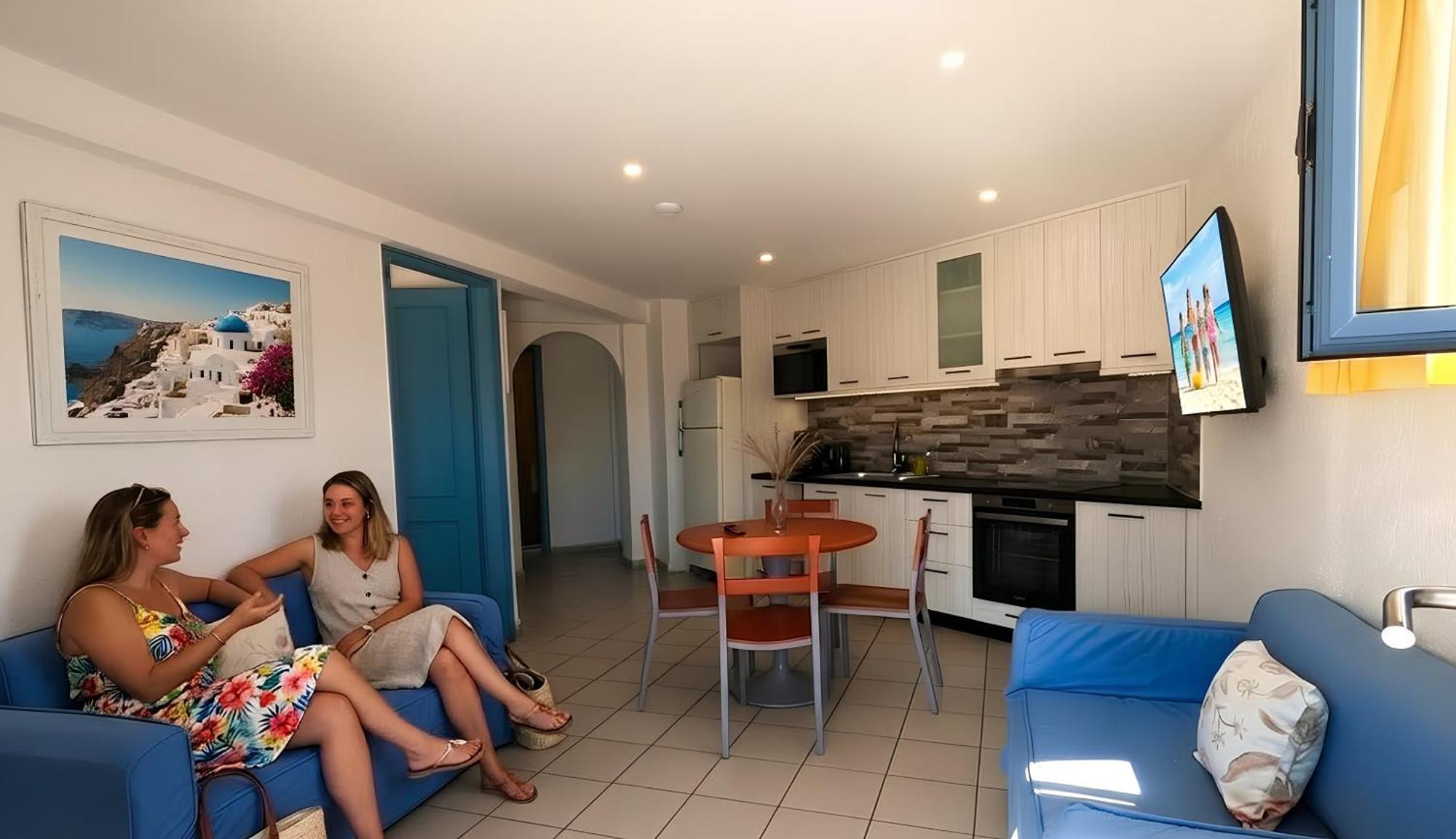 Appartement met 2 Slaapkamers en Uitzicht op het Zwembad