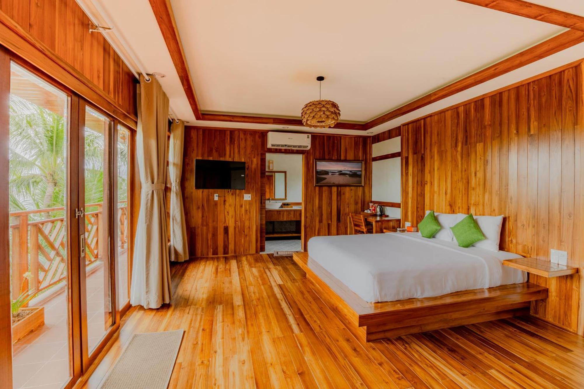 Double Room with Balcony and Sea View