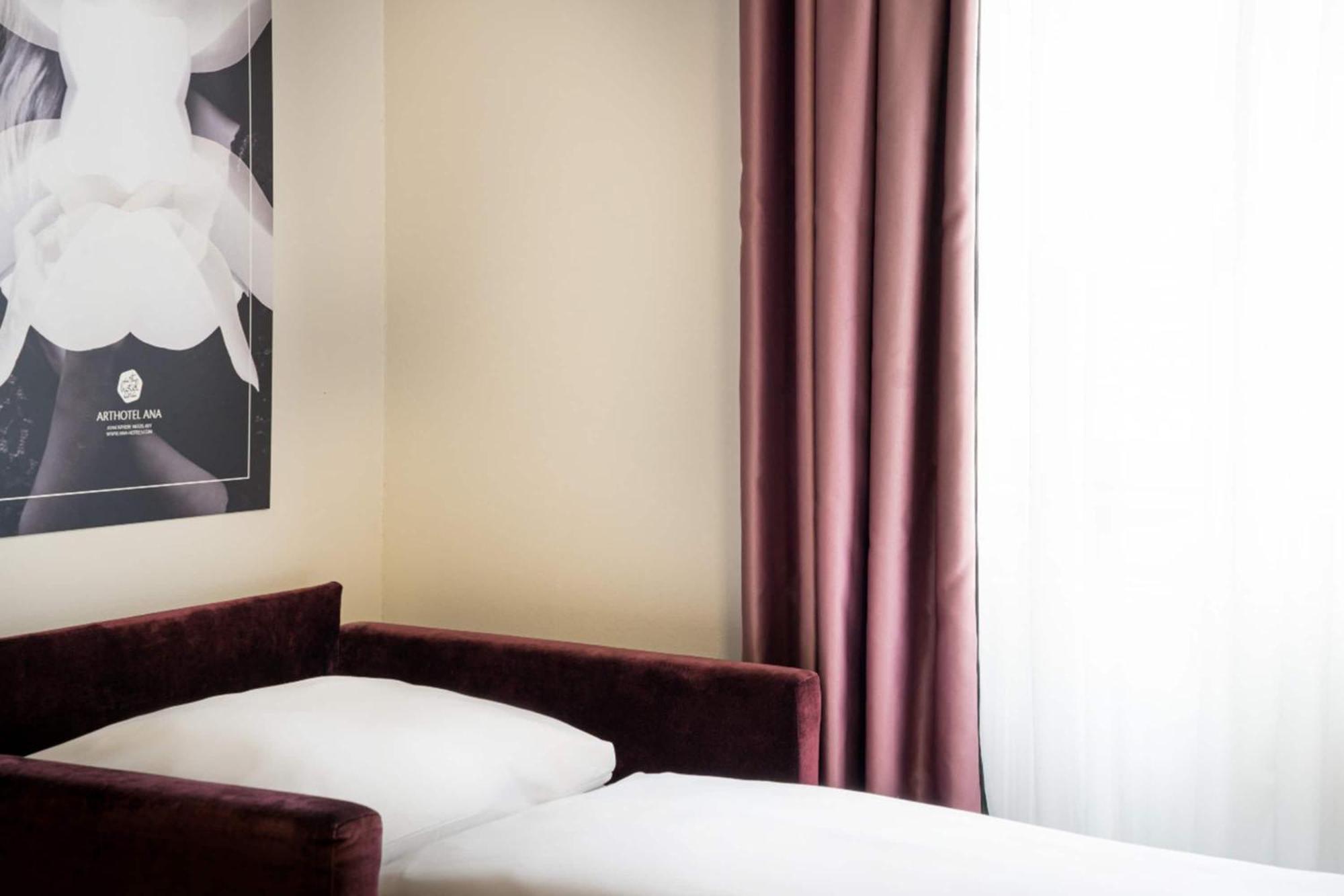 Standard Triple Room,1758345312:JPEG