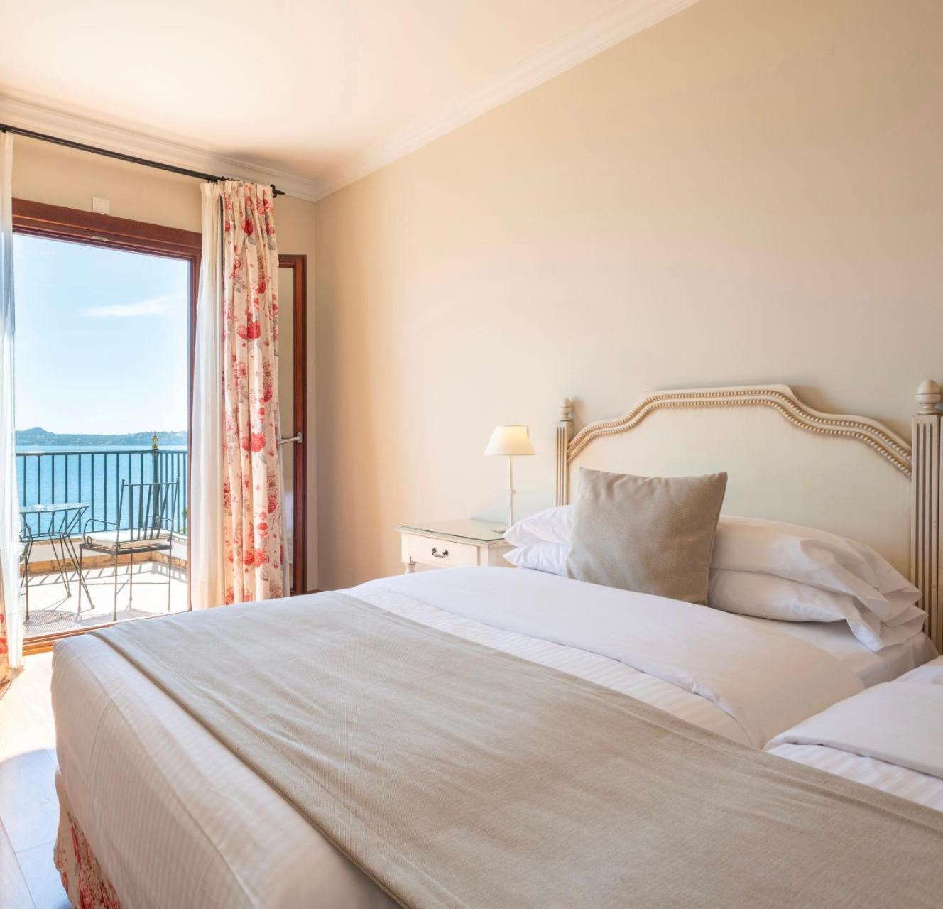 Superior Double or Twin Room Seafront View Balcony