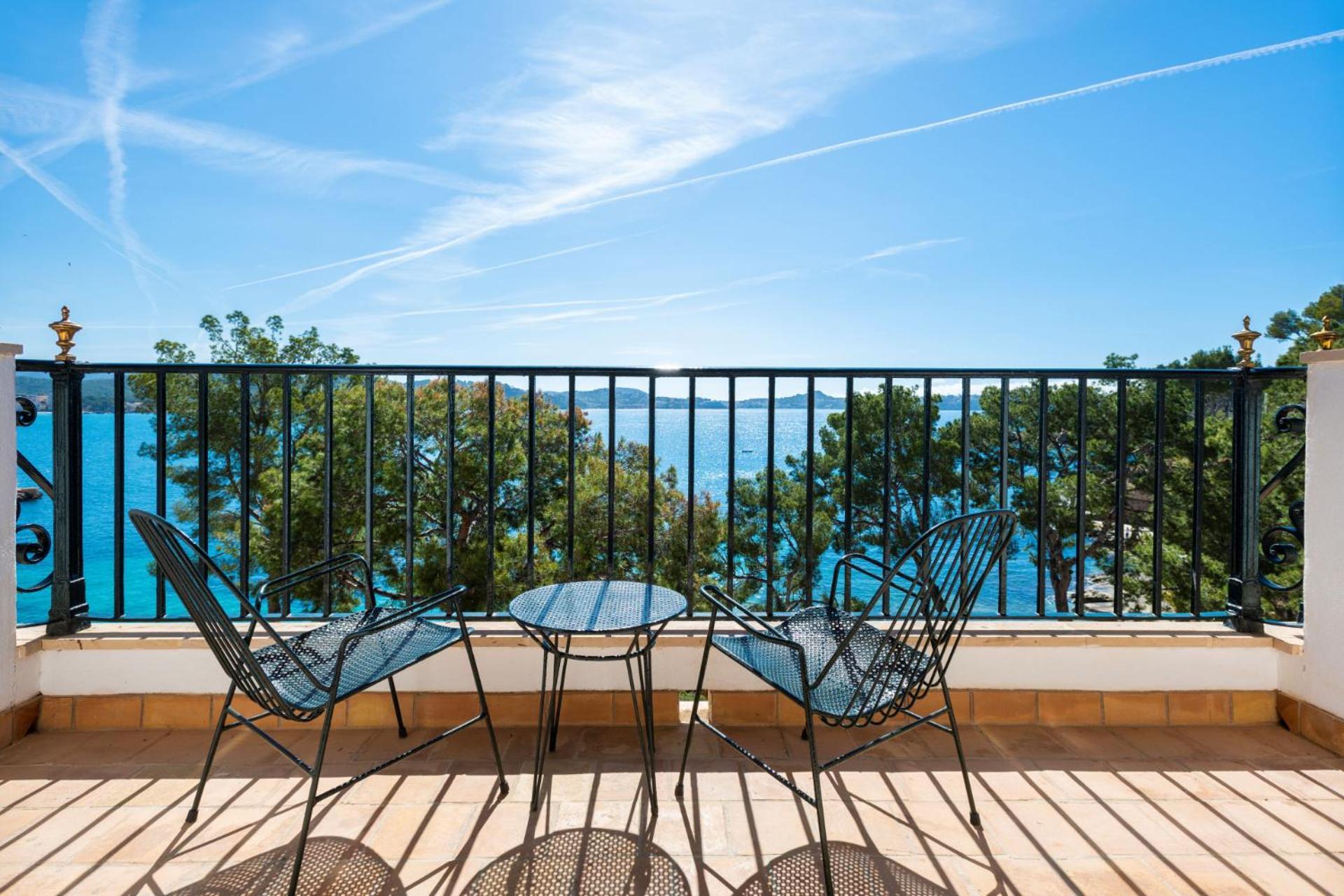 Double or Twin Room Seafront View Balcony