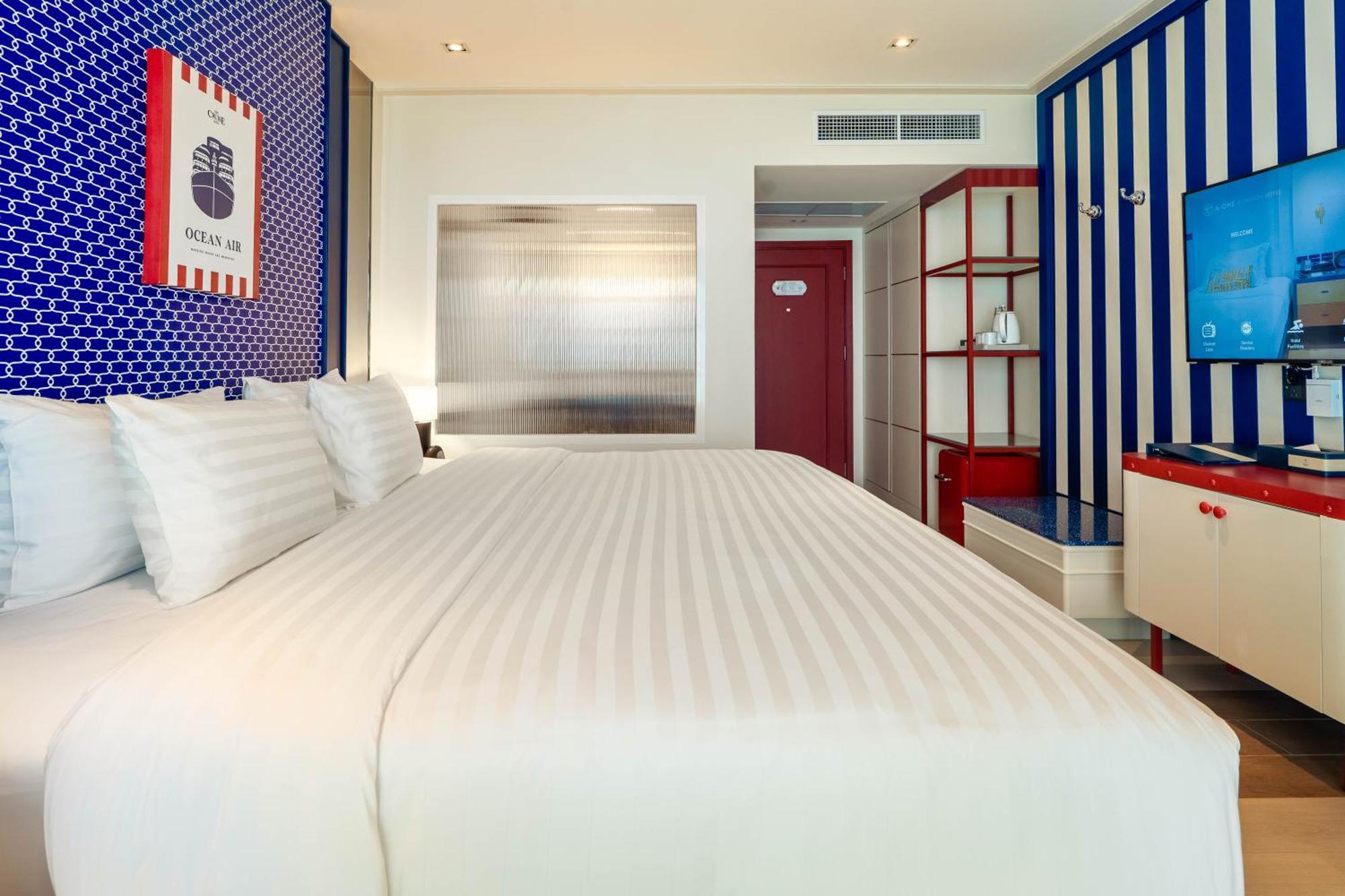 Cruise Cabin Super King Bed