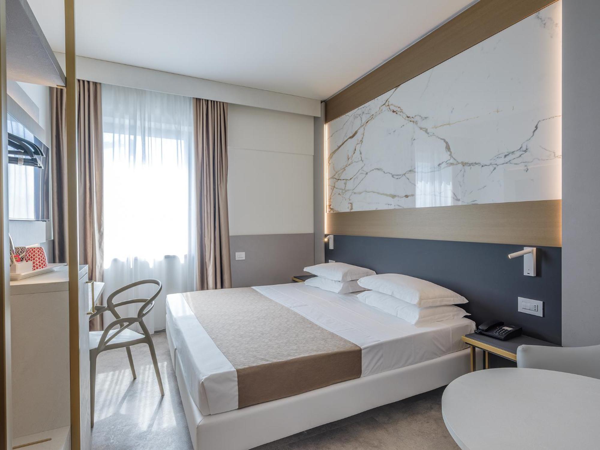 Quarto Executivo com Cama de Casal ou 2 de Solteiro