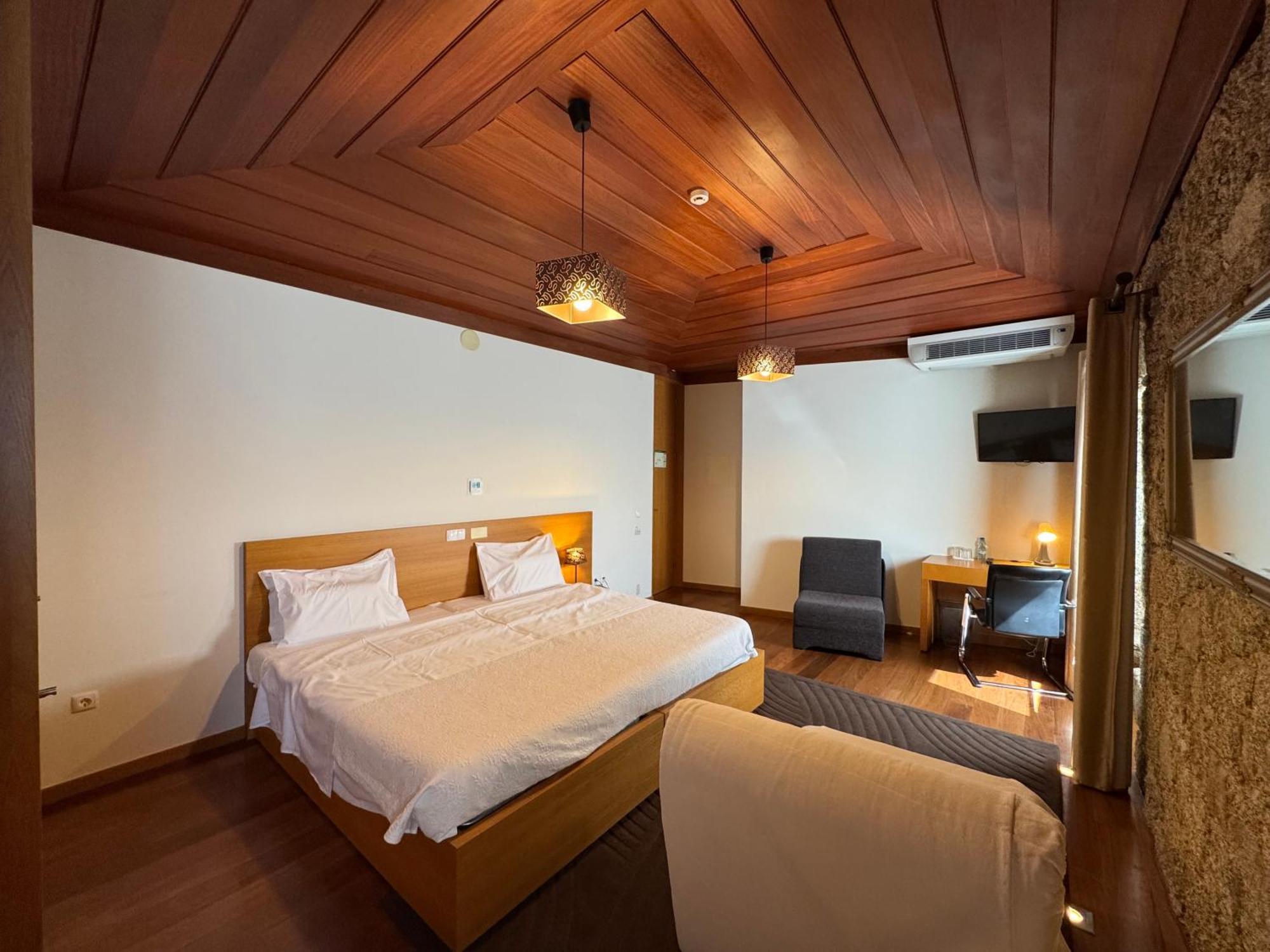 Deluxe Double or Twin Room with Spa Bath,1765582621:JPEG