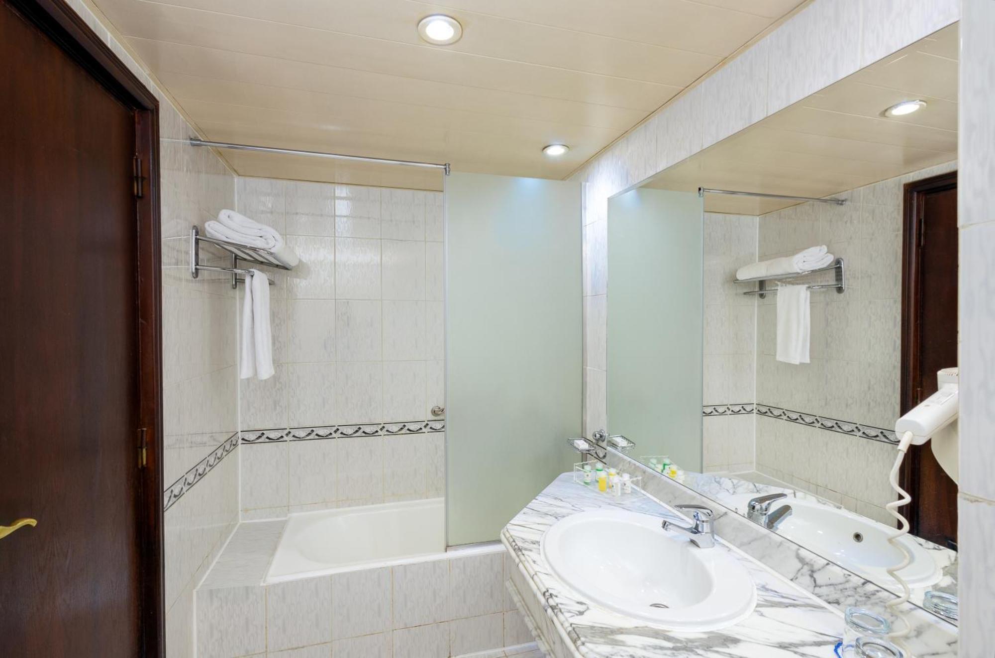 Habitación Doble con vistas a la piscina - 1 o 2 camas