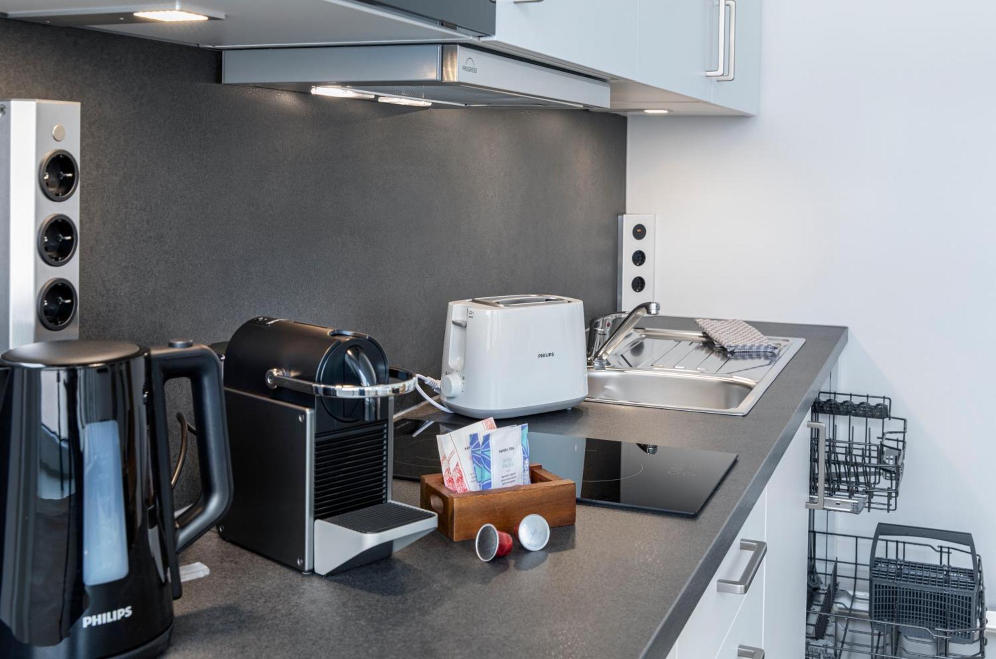 One-Bedroom Deluxe Apartment