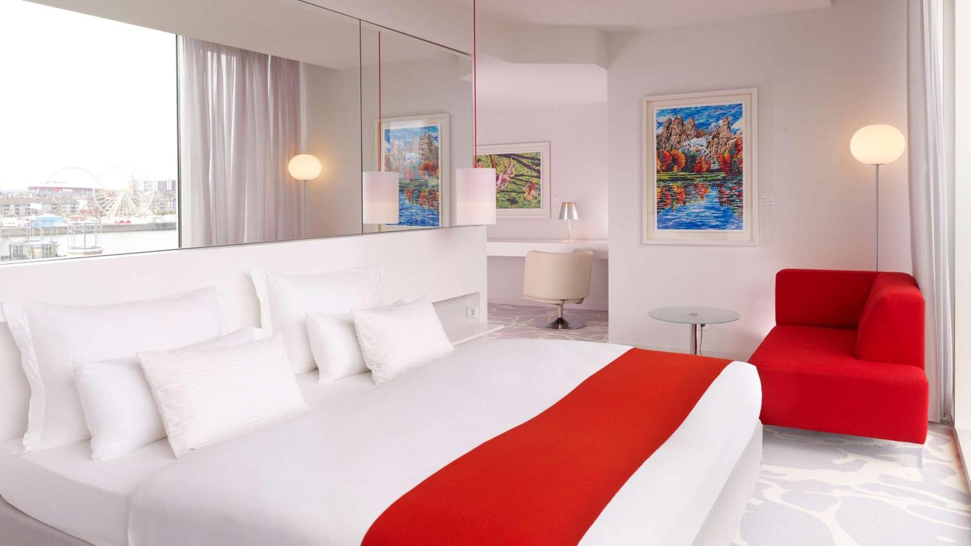 Art Corner Suite