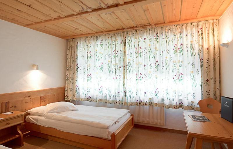 Small Twin Room,1771536118:JPEG