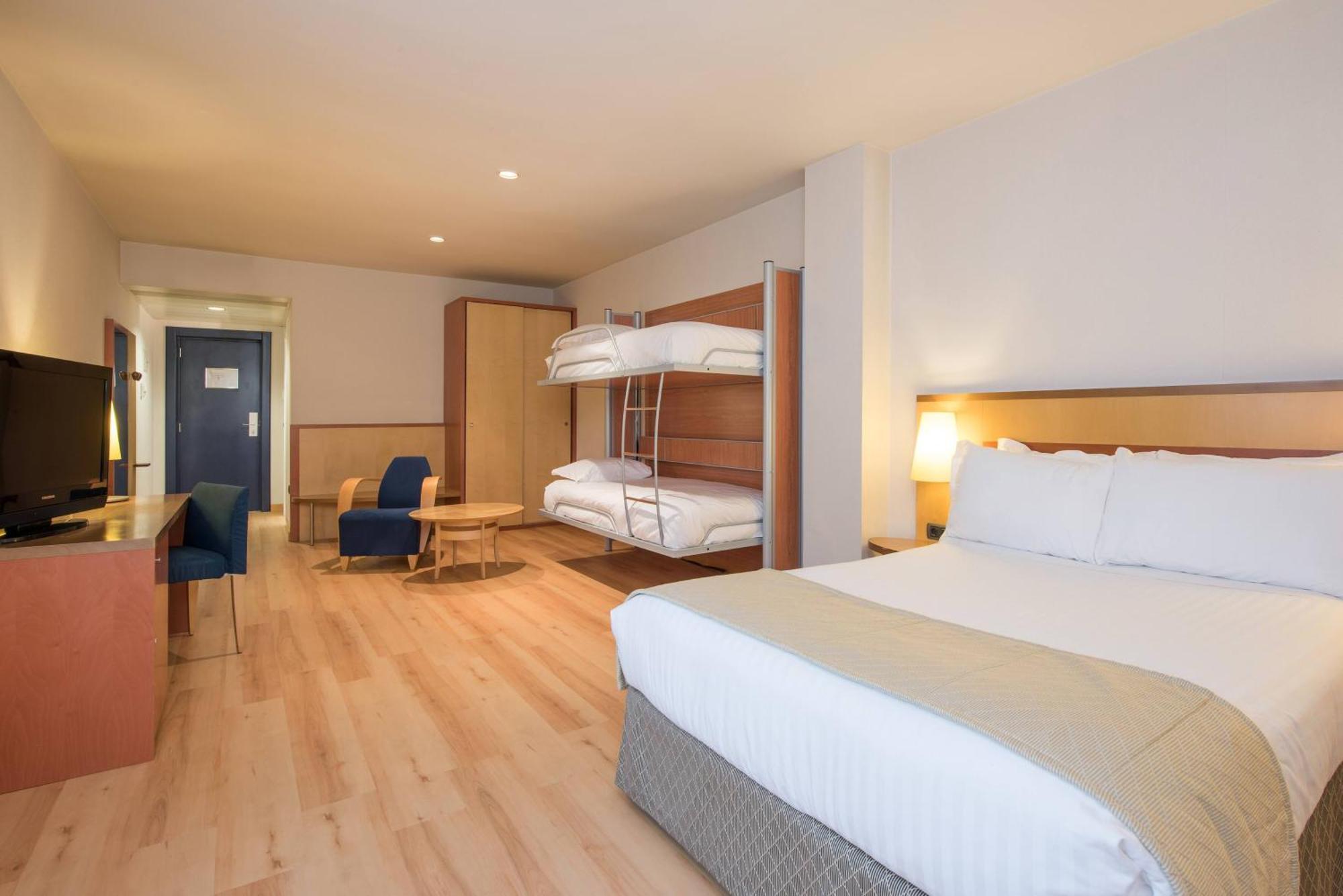 Chambre Familiale (2 Adultes + 2 Enfants)