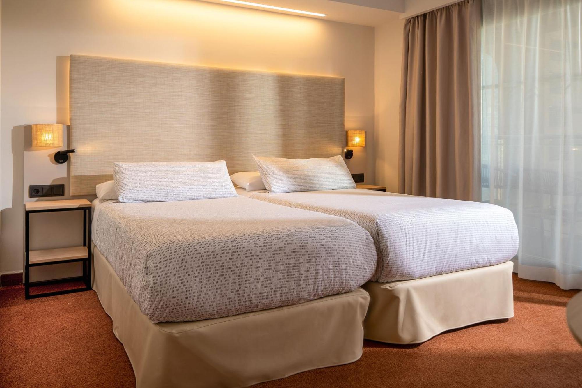 The Innside Kamer met Gedeeltelijk Uitzicht op Zee