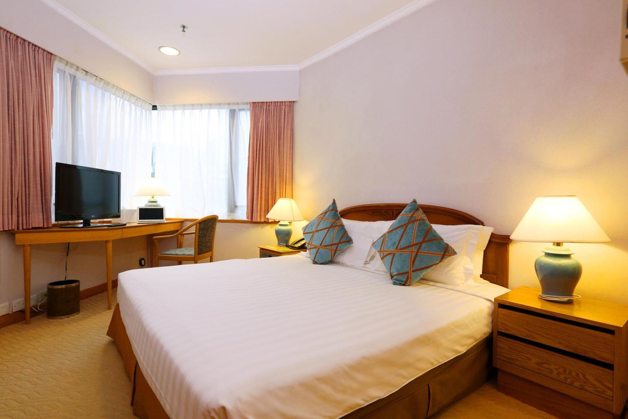 Non Smoking City View Deluxe Room Double bed