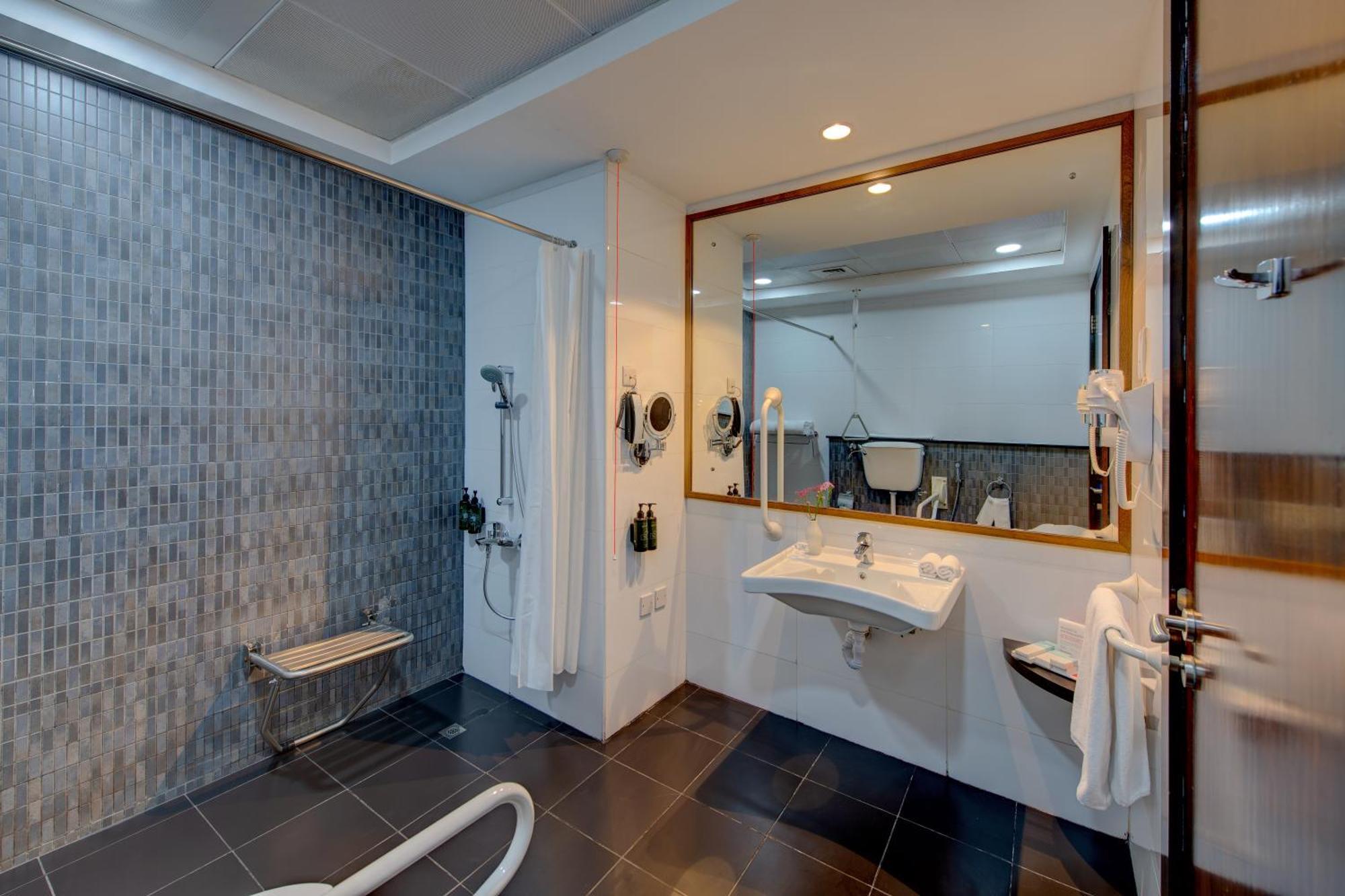 Quarto King com Duche para Pessoas com Mobilidade Condicionada - Acessível a Pessoas com Mobilidade/Audição Condicionada - Não Fumador